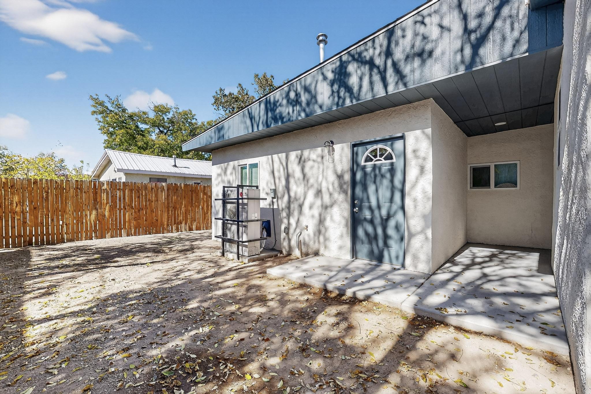Photo 17 — 402 Hudson Avenue NW