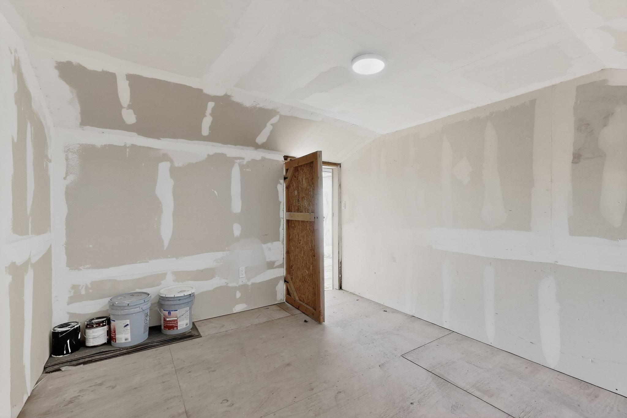 Photo 19 — 402 Hudson Avenue NW