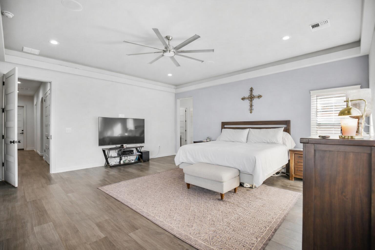 Photo 12 — 191 Ivan Court NE