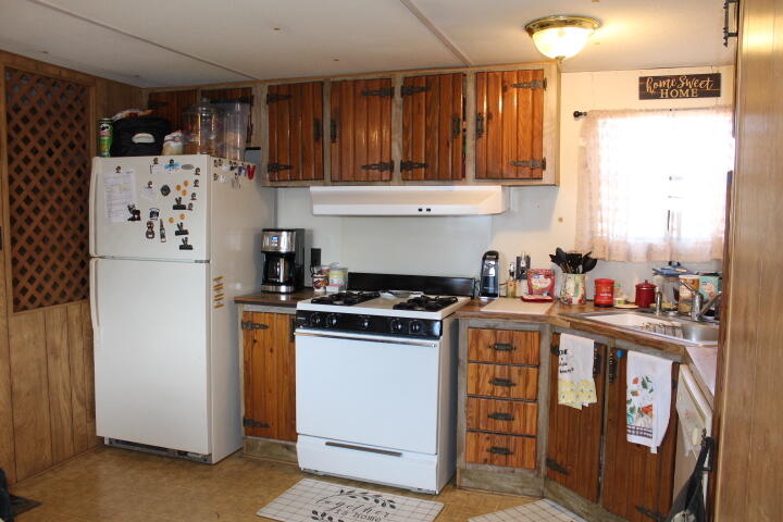 Photo 6 — 401 Chantelly Lane