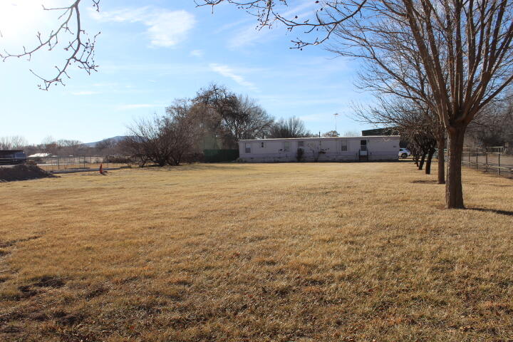 Photo 14 — 401 Chantelly Lane