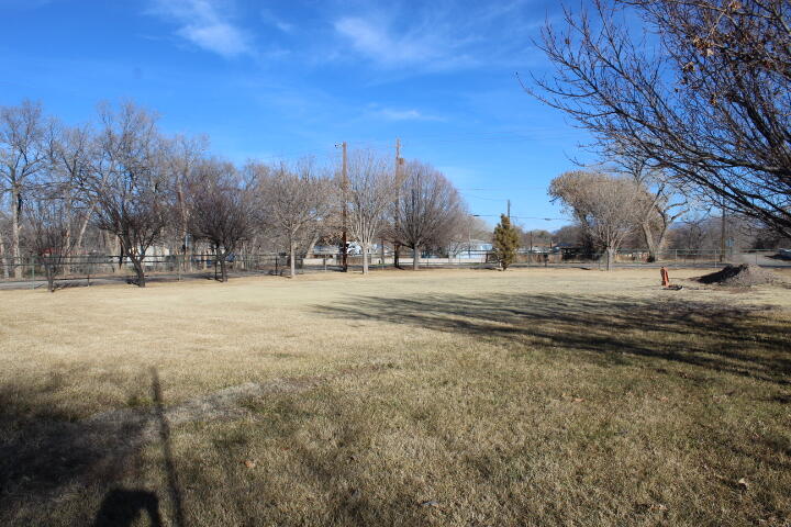 Photo 12 — 401 Chantelly Lane