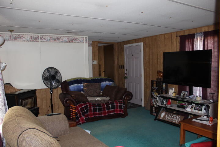 Photo 7 — 401 Chantelly Lane