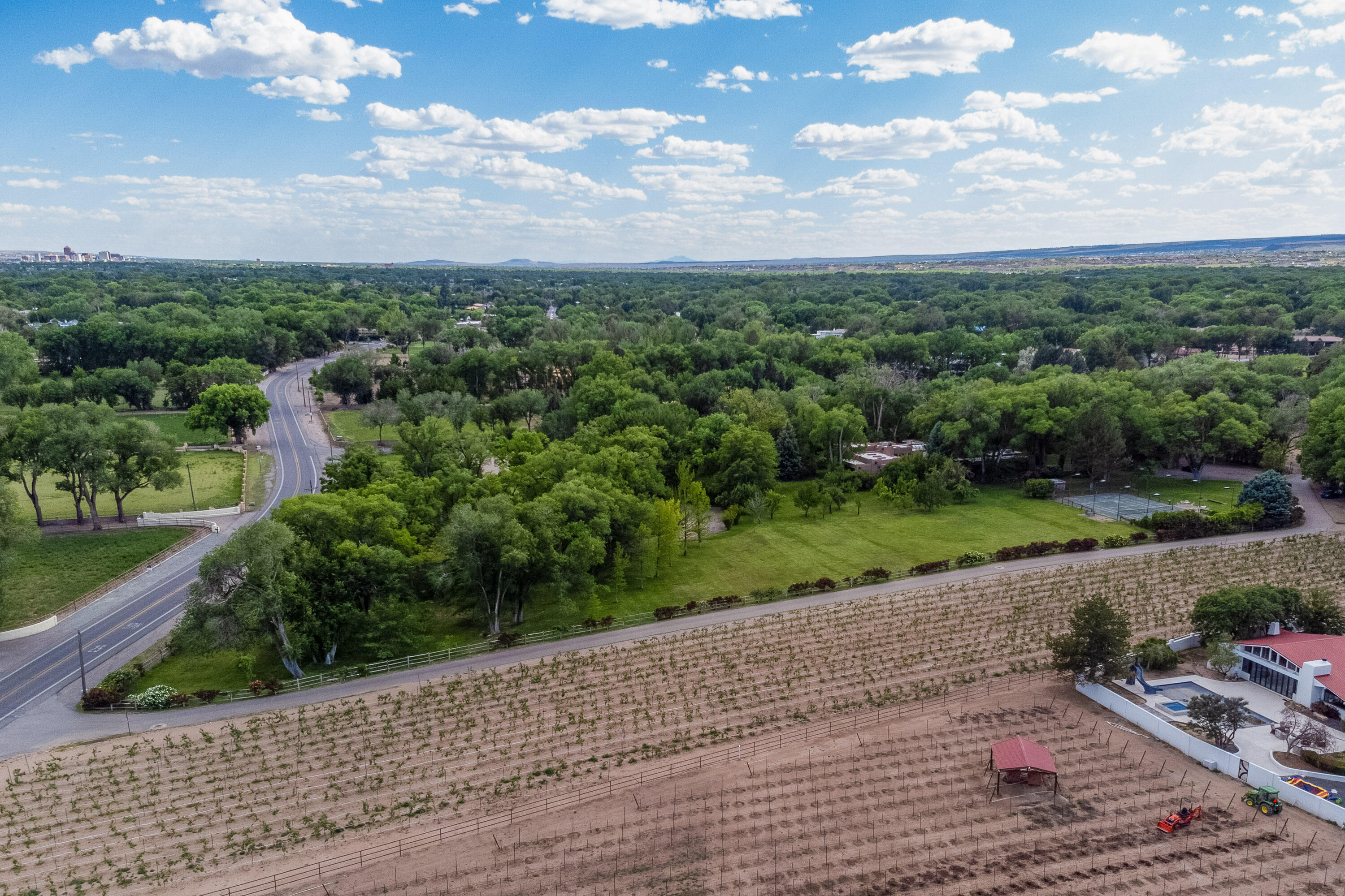 Photo 19 — 7011 Rio Grande Boulevard NW