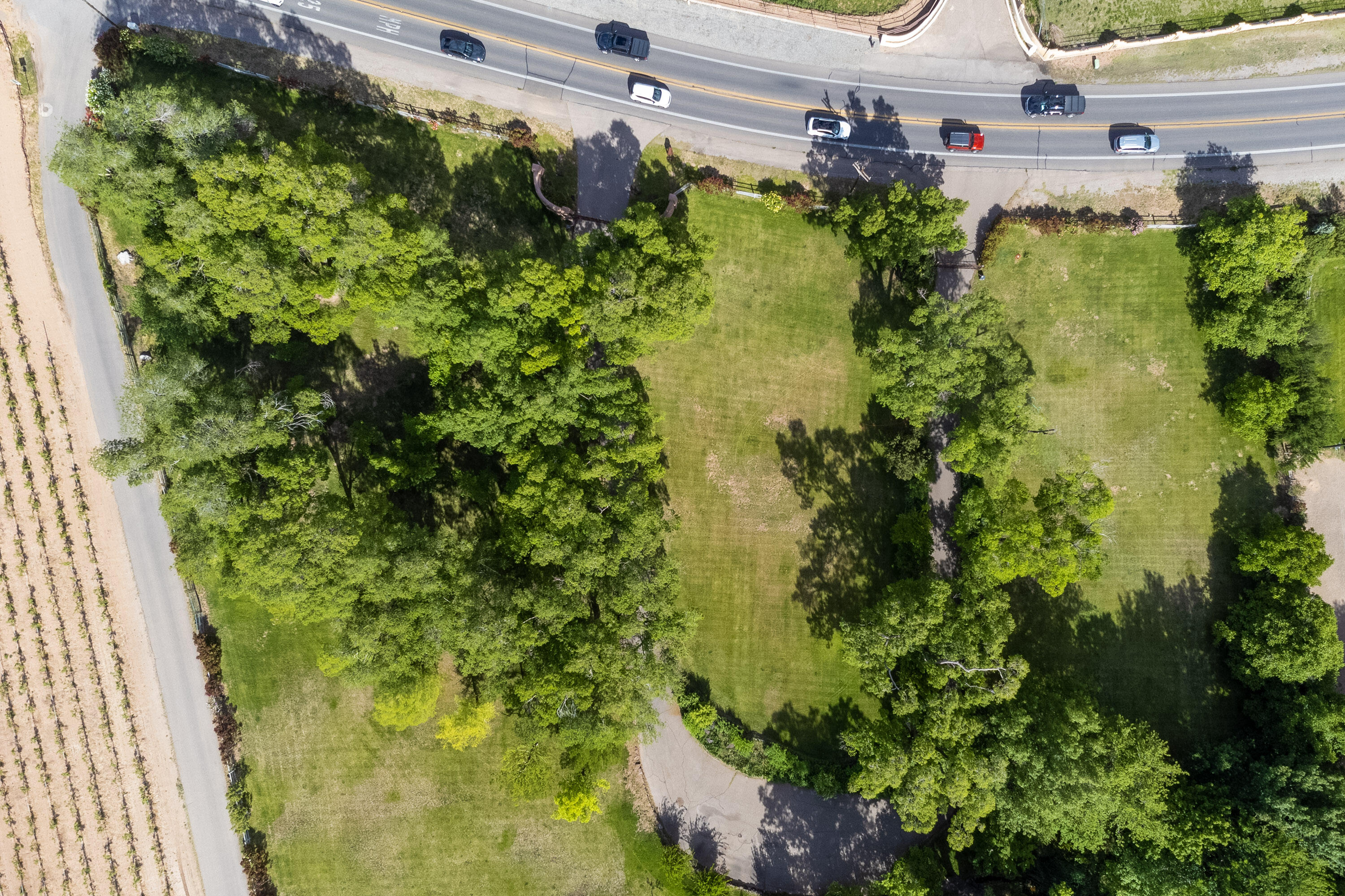 Photo 18 — 7011 Rio Grande Boulevard NW