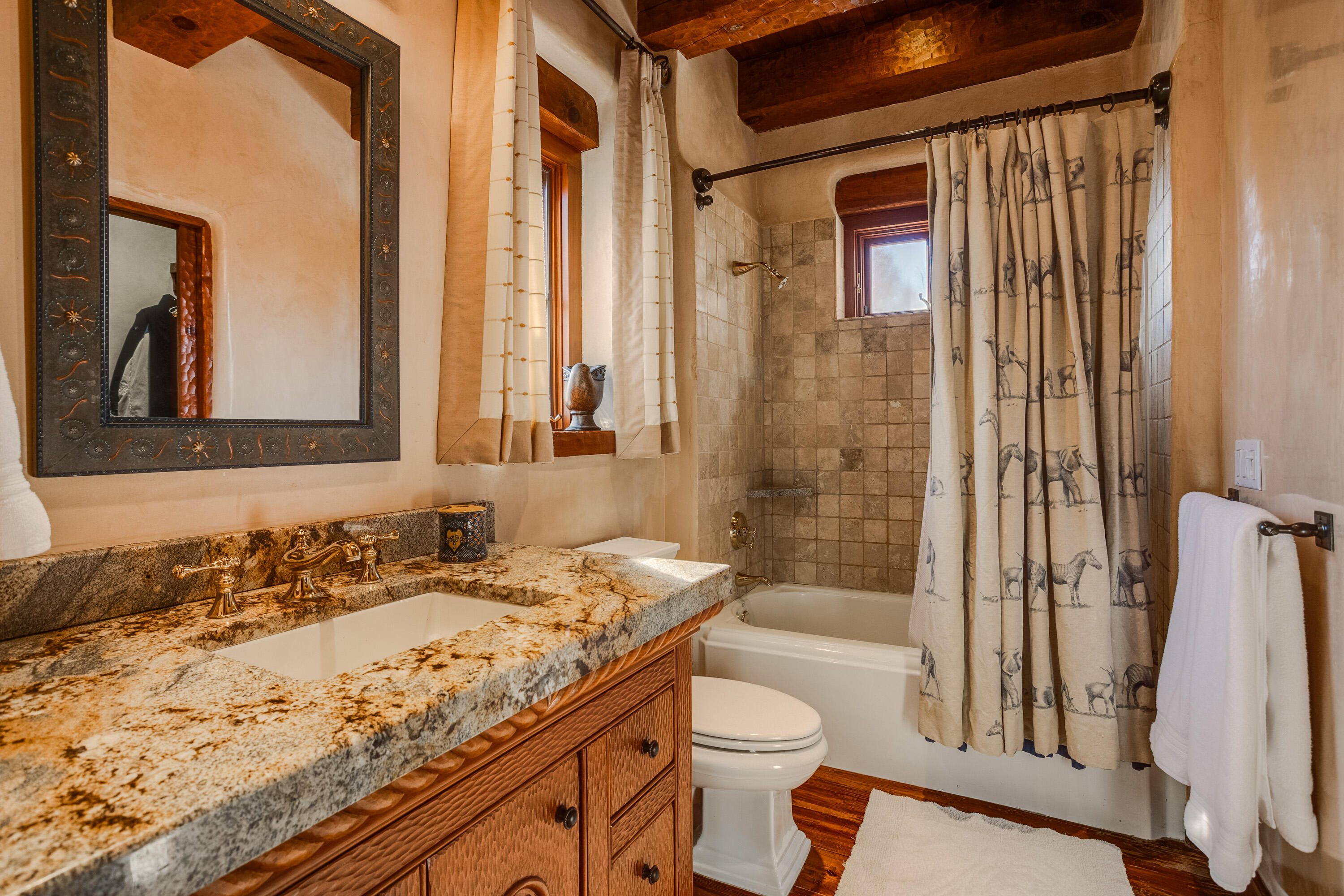 Photo 13 — 7011 Rio Grande Boulevard NW