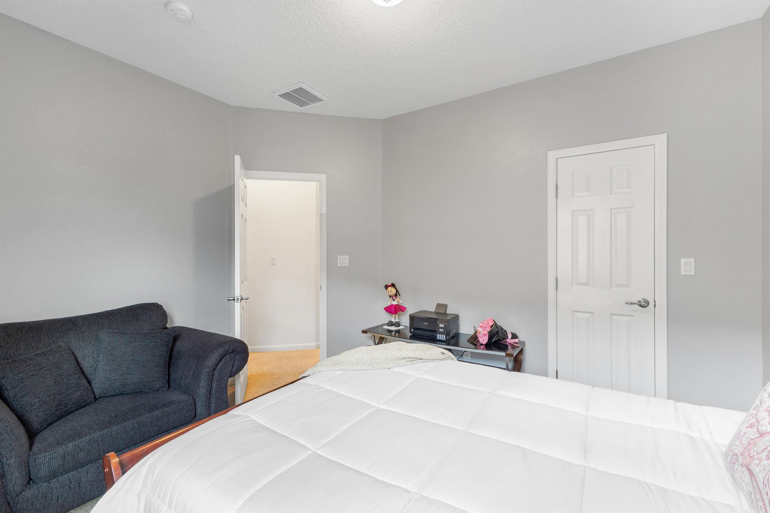 Photo 12 — 4221 North Pole Loop NE