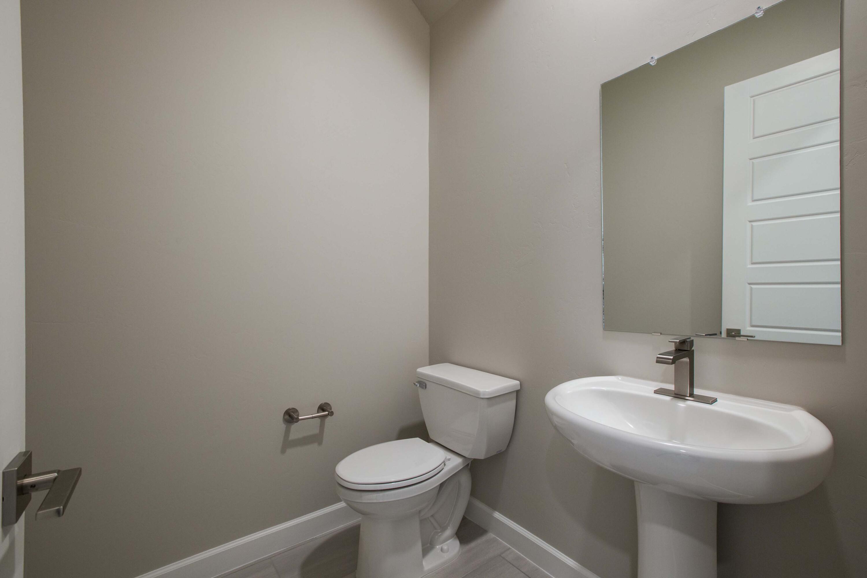 Photo 11 — 2432 De Kooning Avenue SE