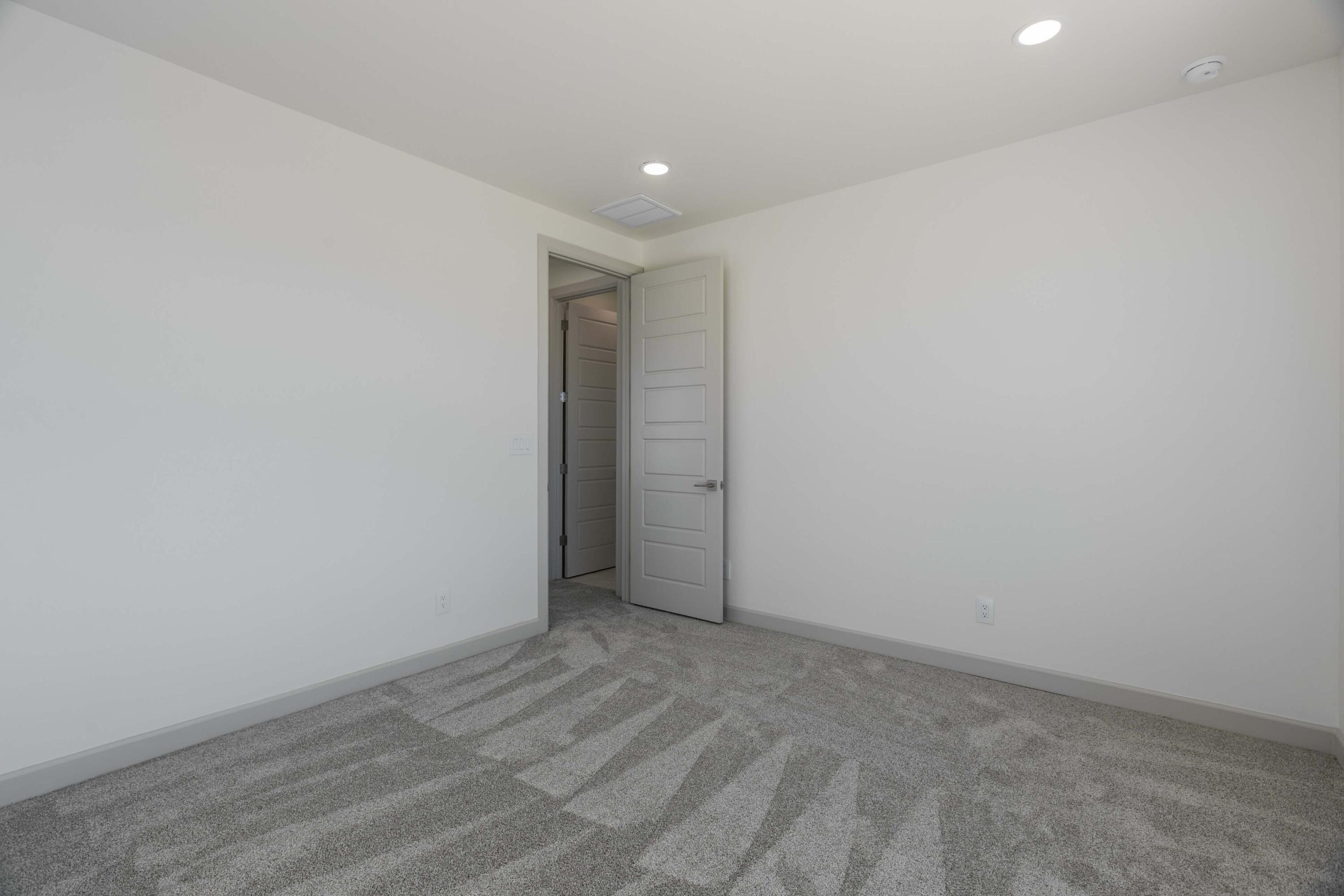 Photo 10 — 2428 De Kooning Avenue SE