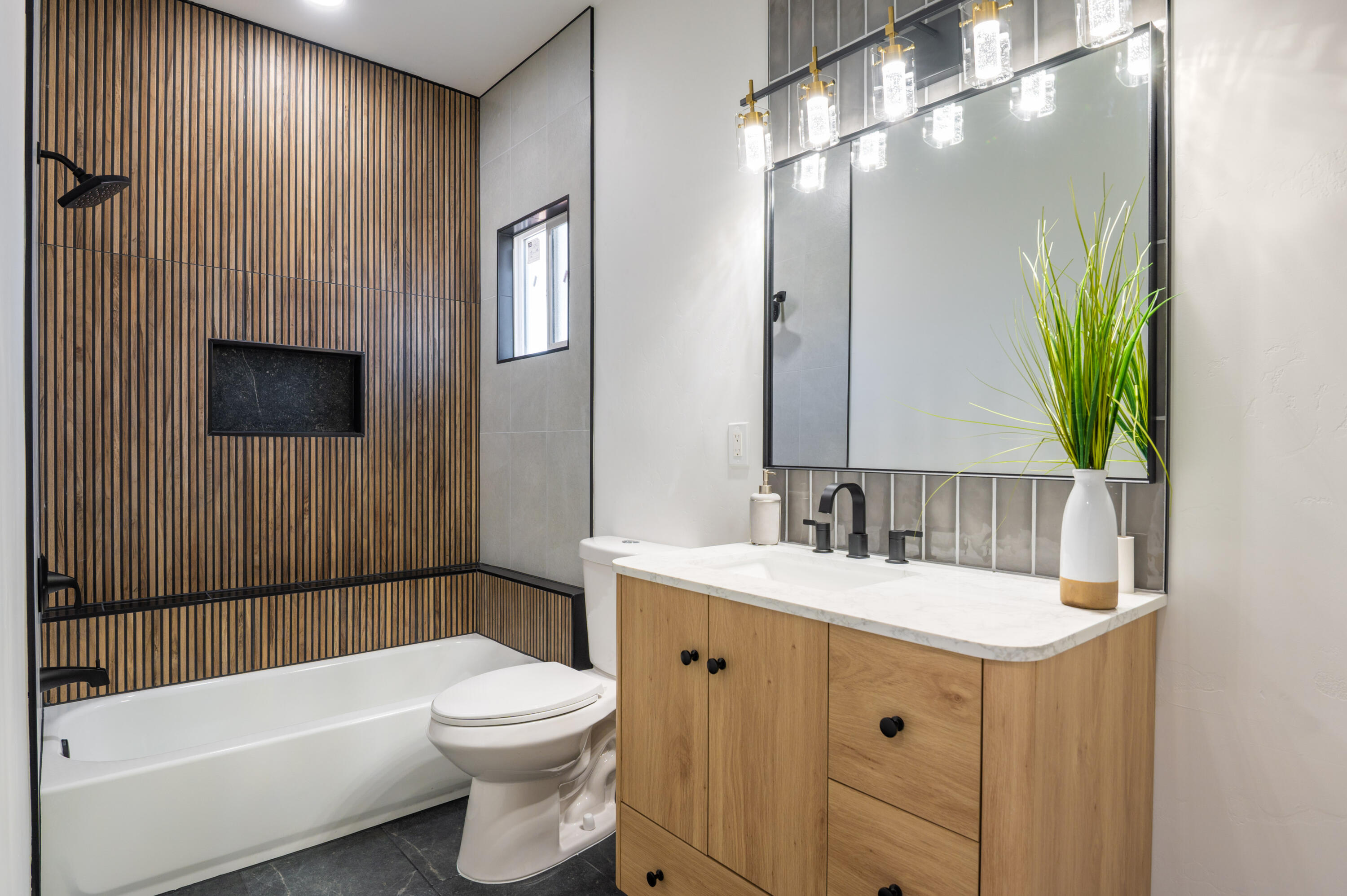 Photo 17 — 2105 New York Avenue SW