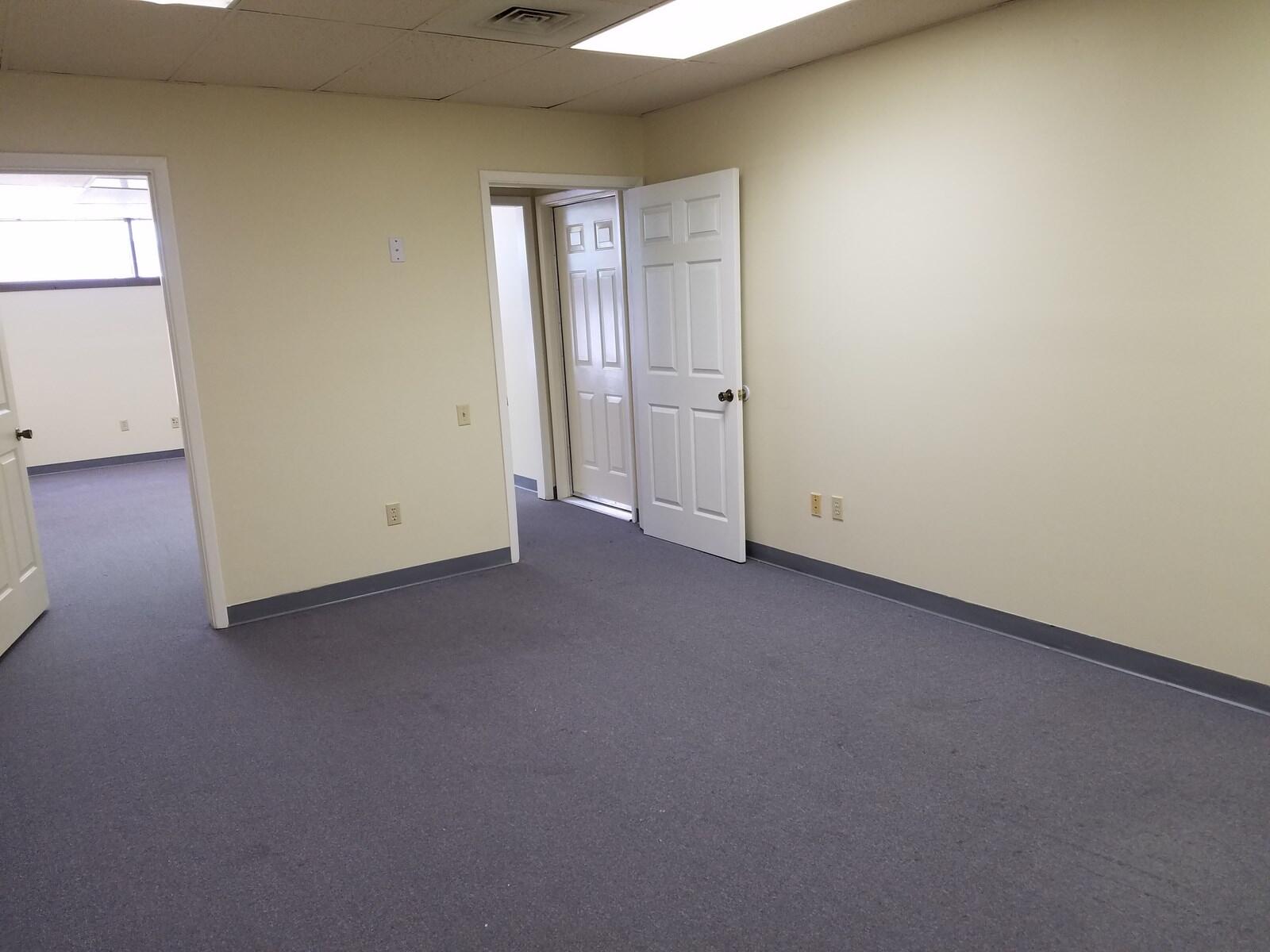 Photo 10 — 1101 Cardenas Drive NE 203