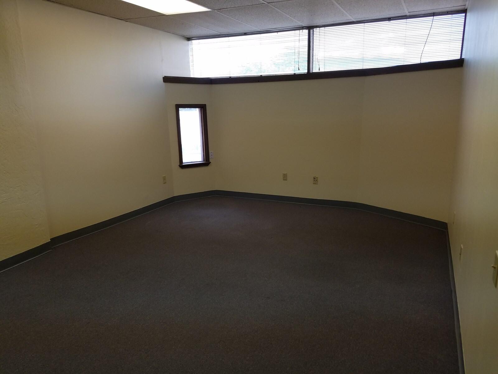 Photo 5 — 1101 Cardenas Drive NE 203