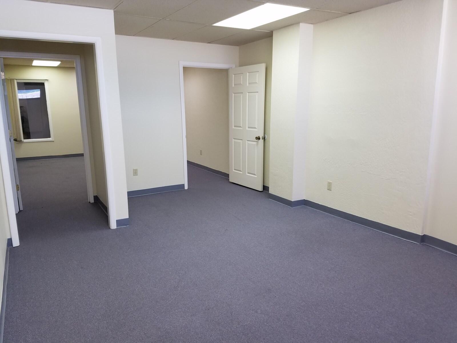 Photo 4 — 1101 Cardenas Drive NE 203