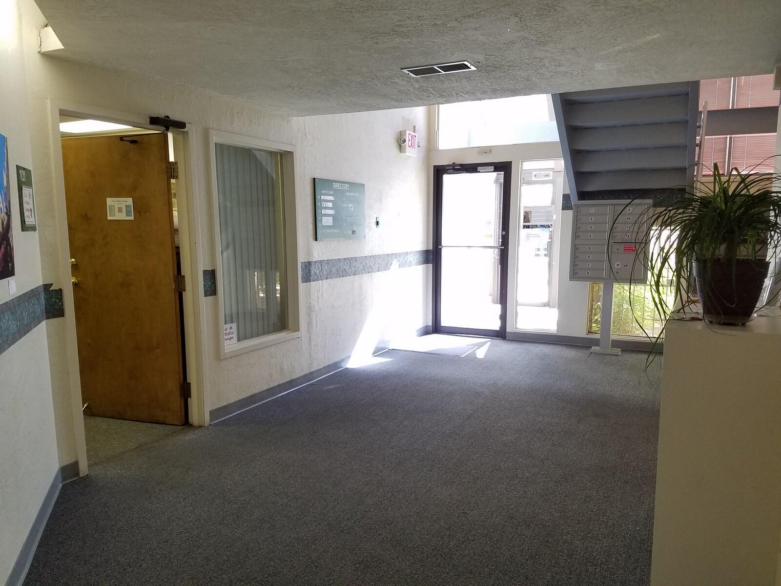 Photo 15 — 1101 Cardenas Drive NE 203