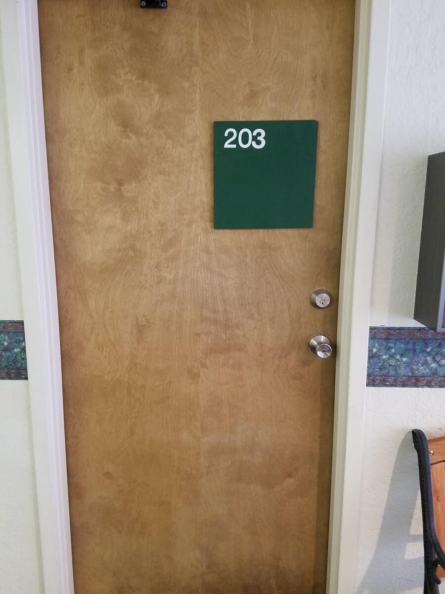 Photo 11 — 1101 Cardenas Drive NE 203