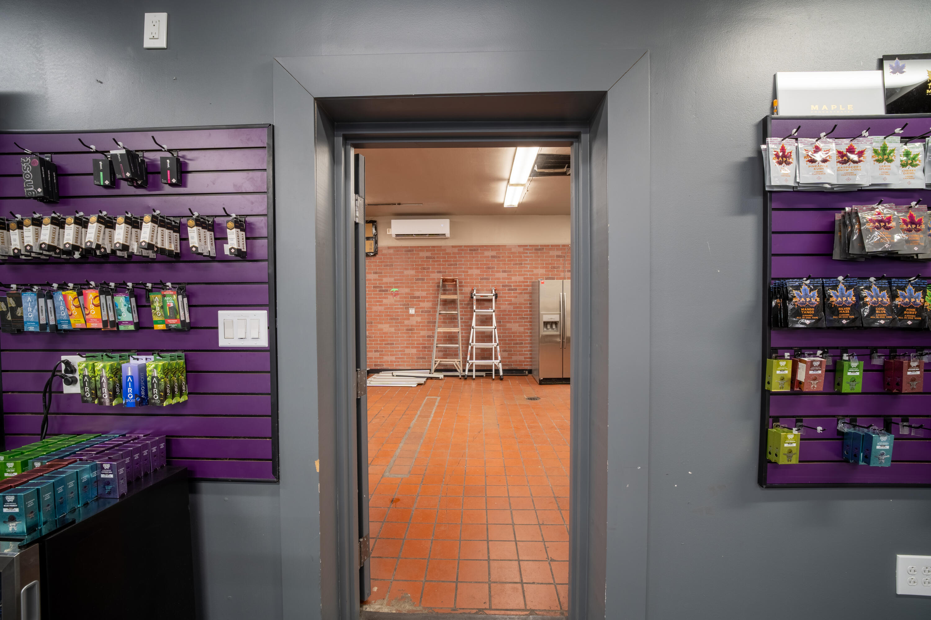 Photo 19 — 1520 Lomas Boulevard NW