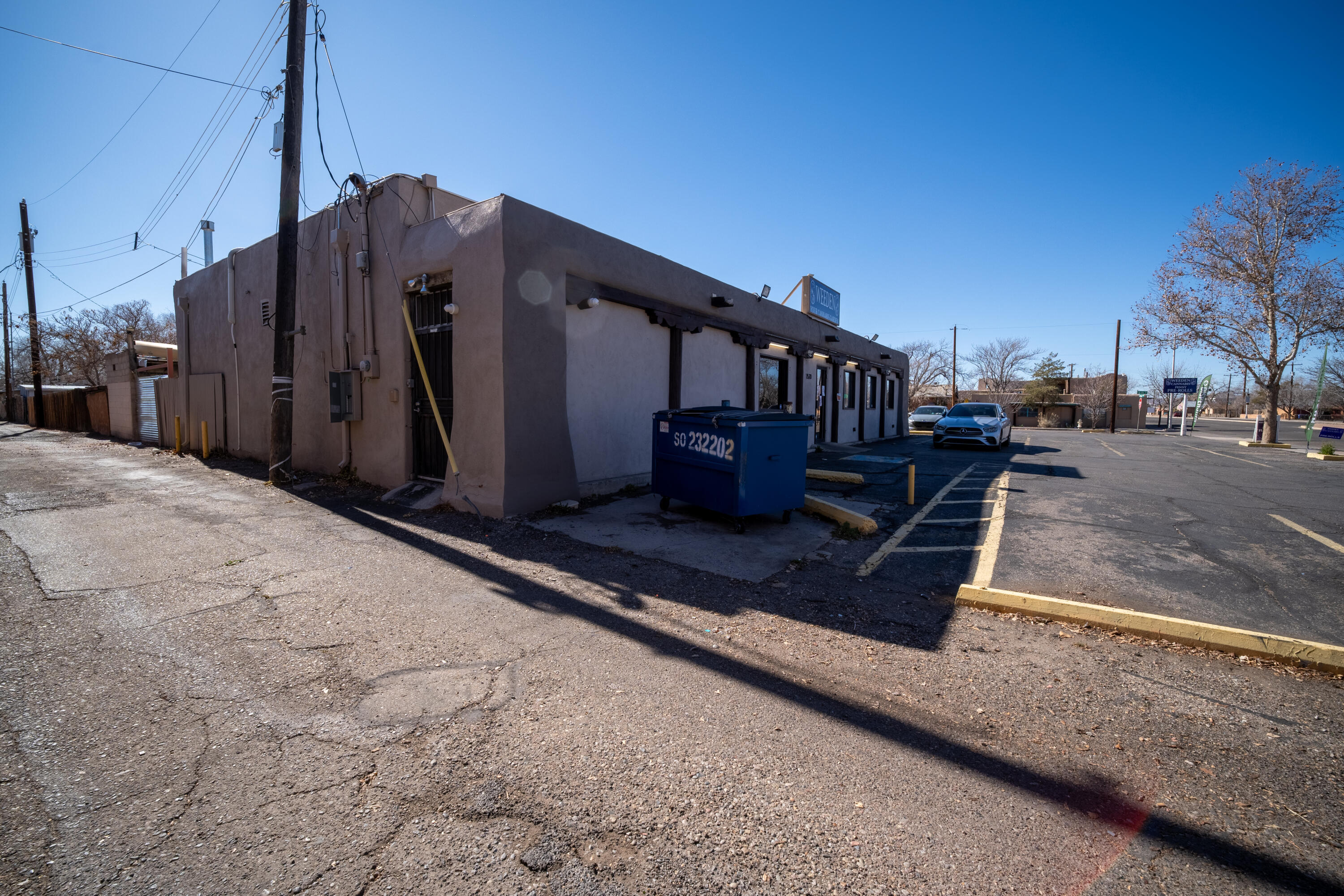 Photo 5 — 1520 Lomas Boulevard NW