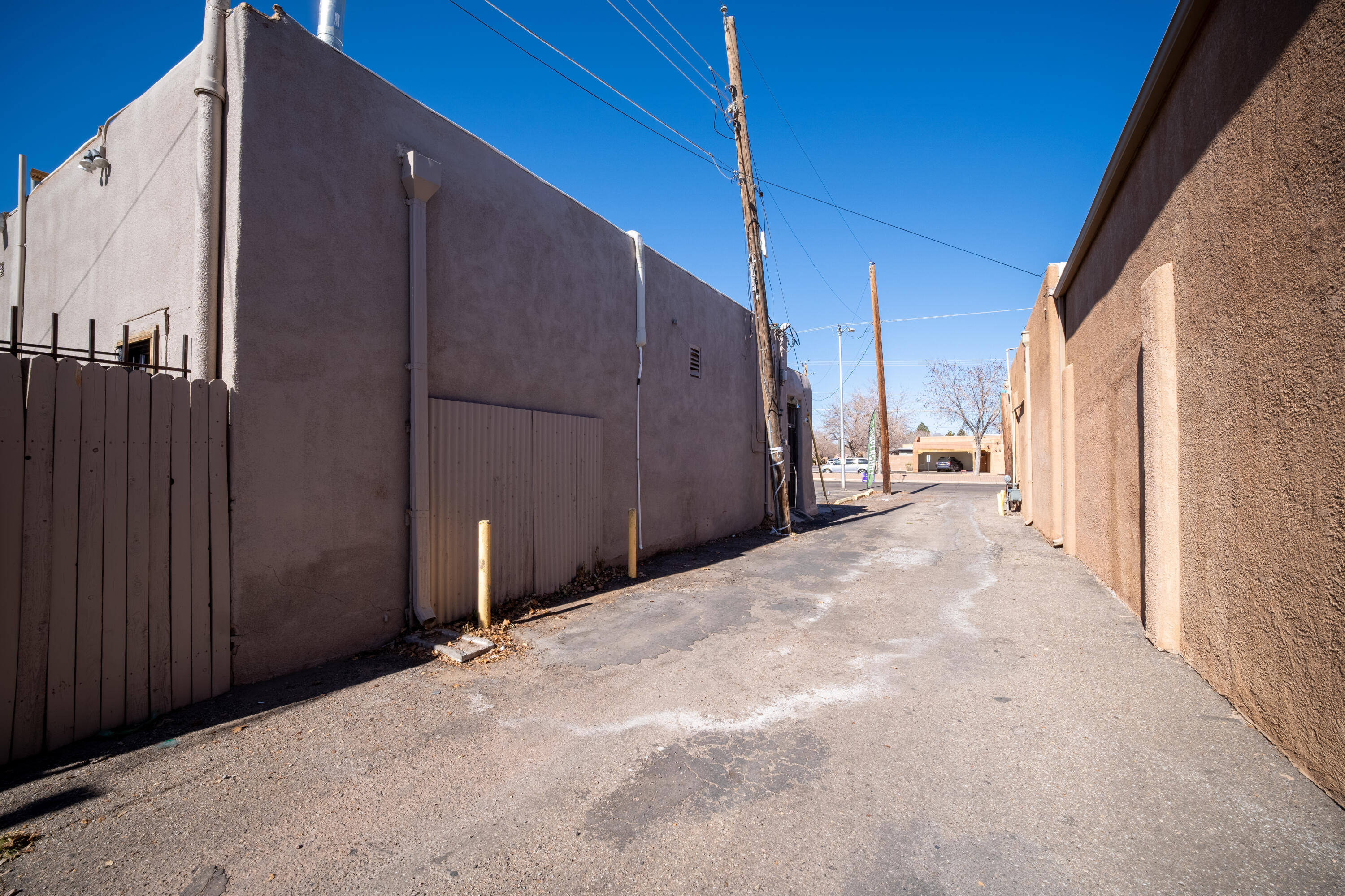 Photo 4 — 1520 Lomas Boulevard NW