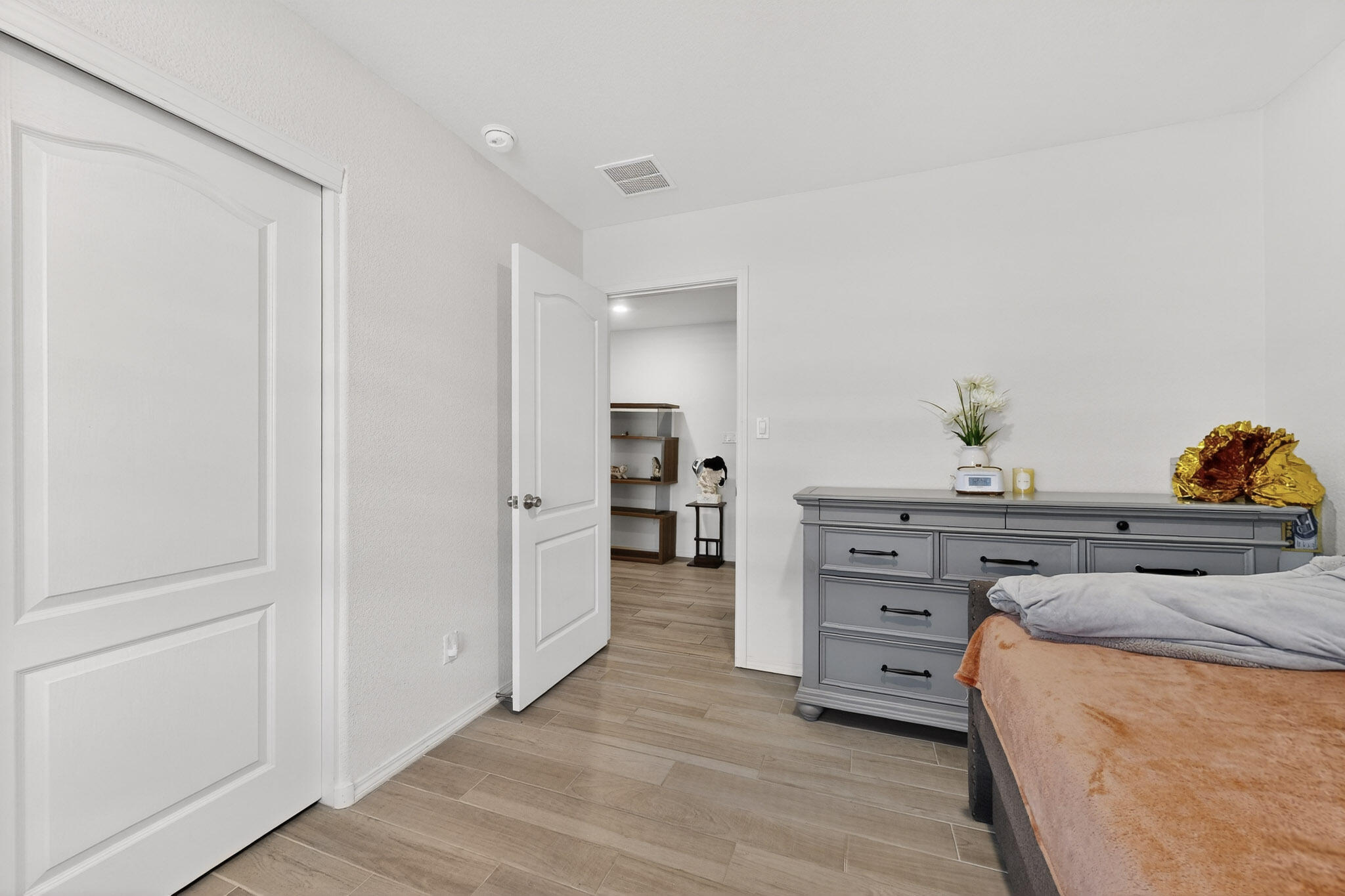 Photo 2 — 1702 Adelaide Lane
