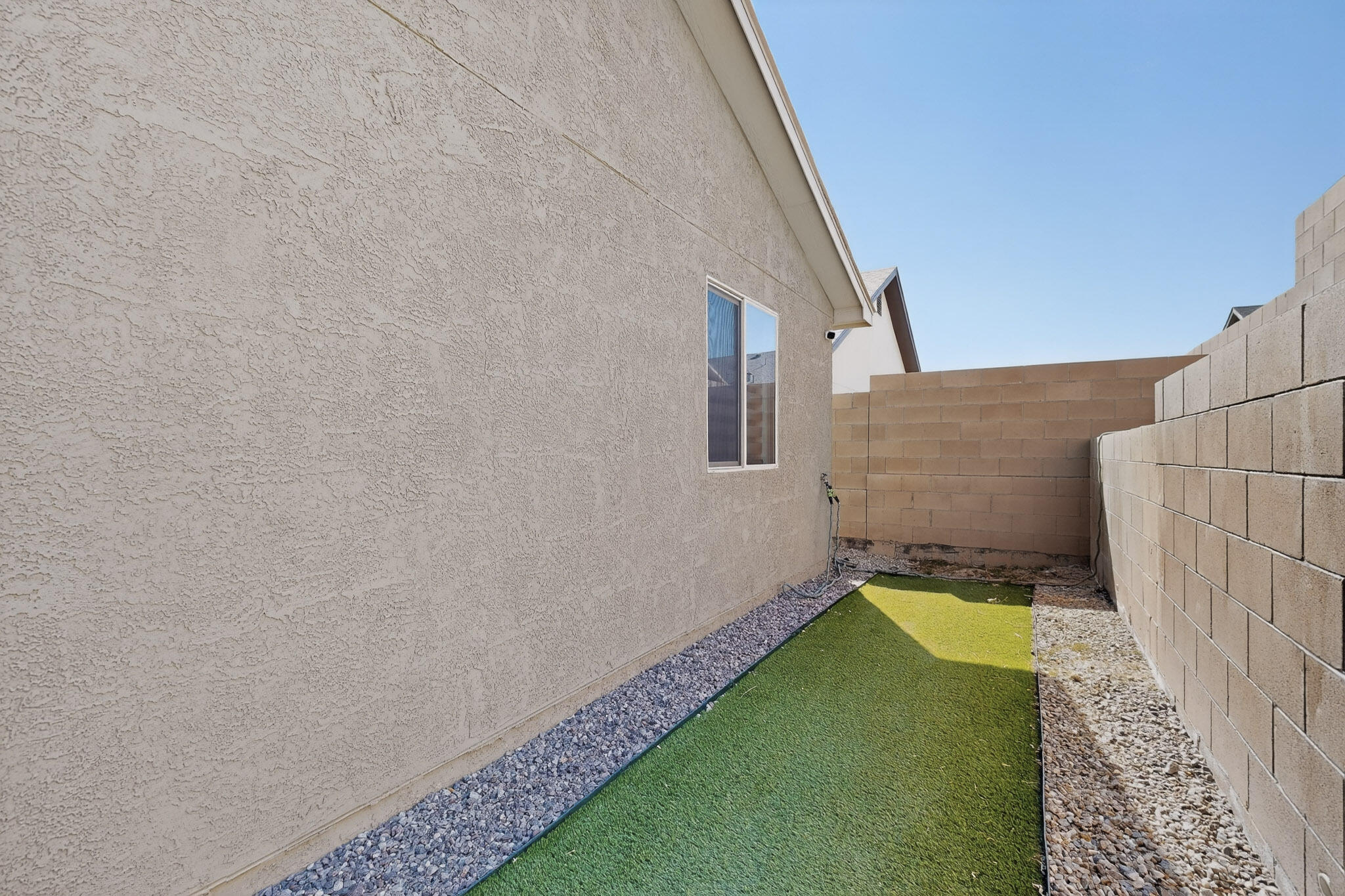 Photo 9 — 1702 Adelaide Lane