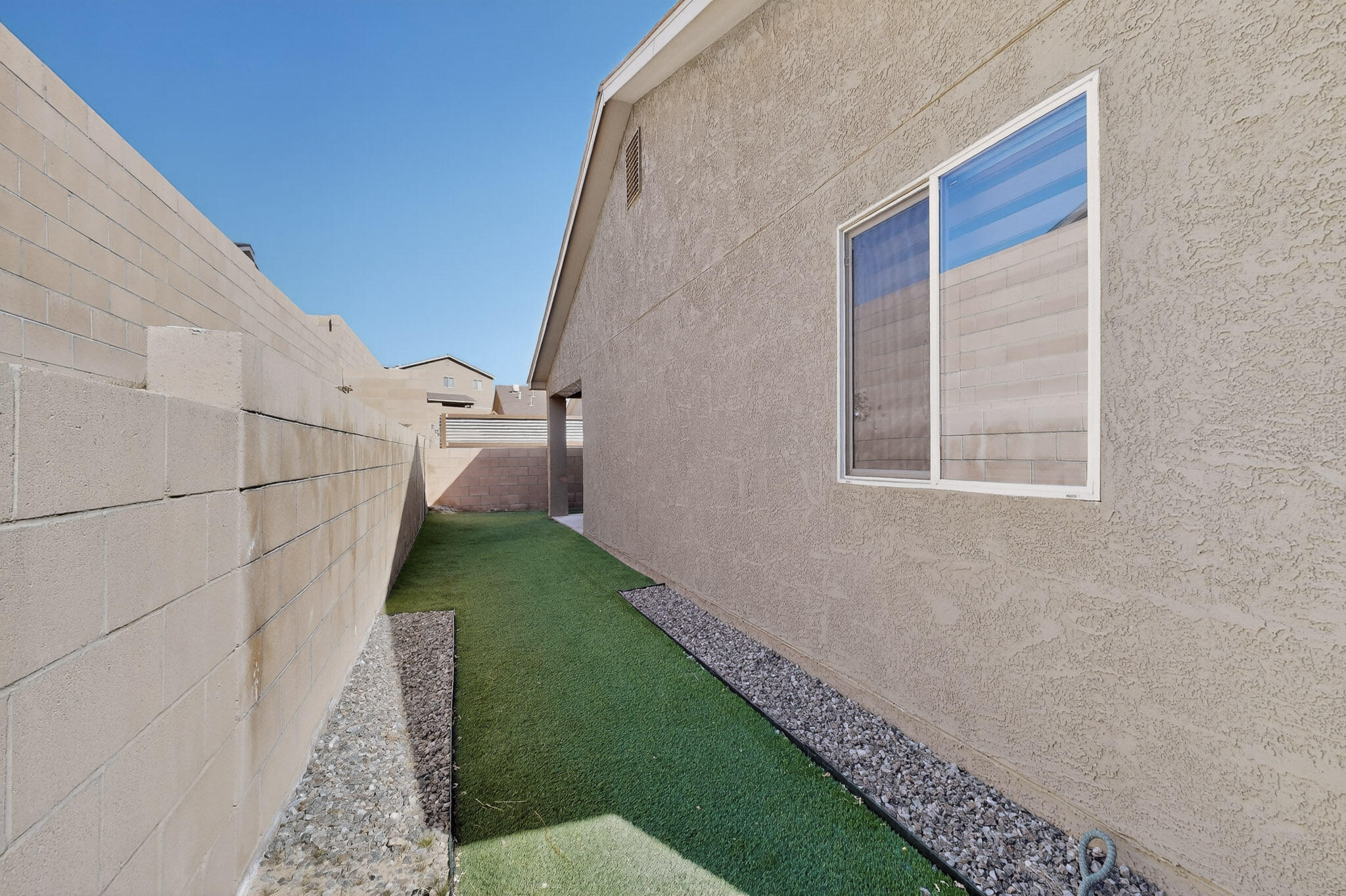 Photo 10 — 1702 Adelaide Lane