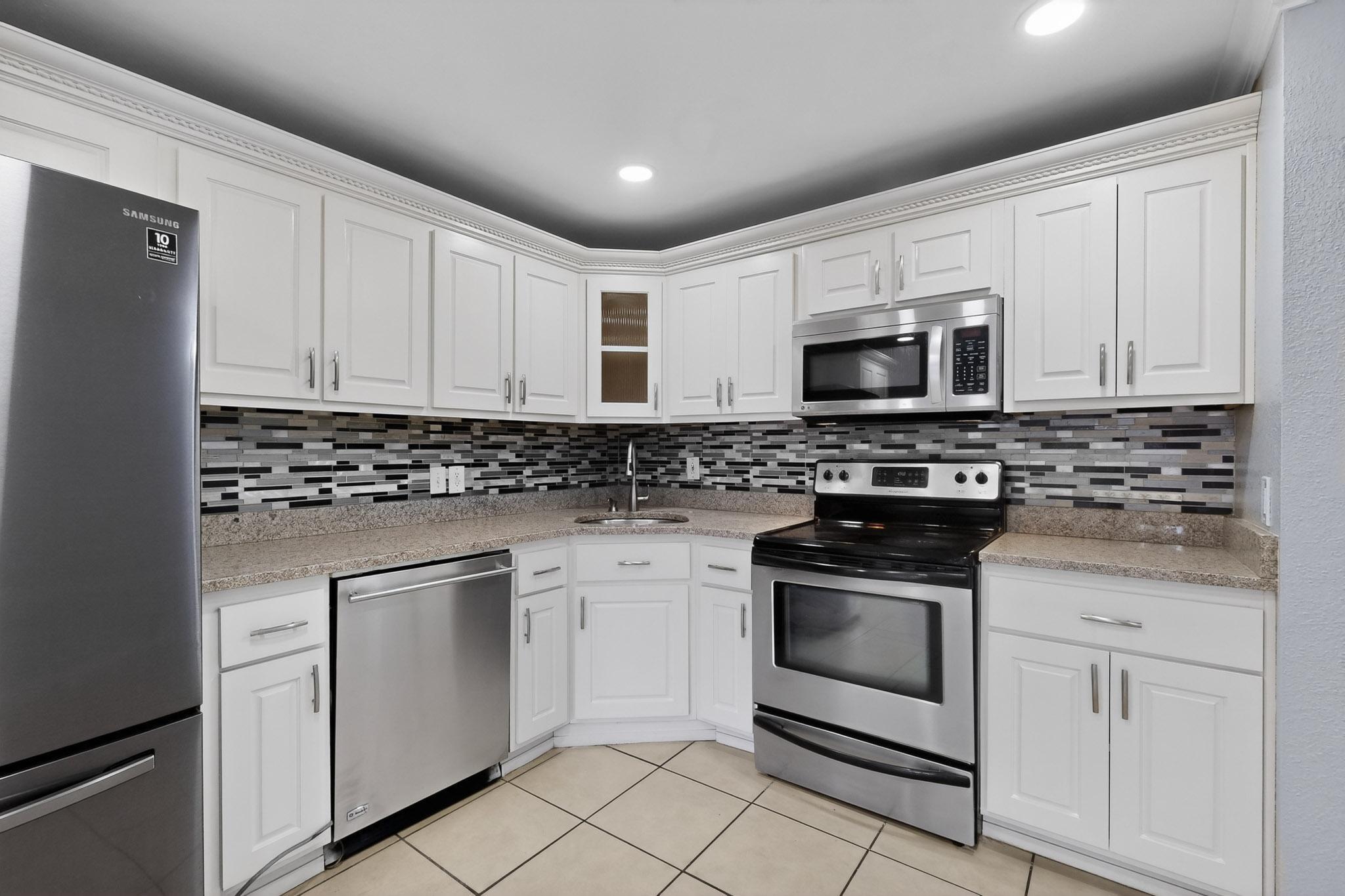 Photo 12 — 1100 Alvarado Drive SE APT 104