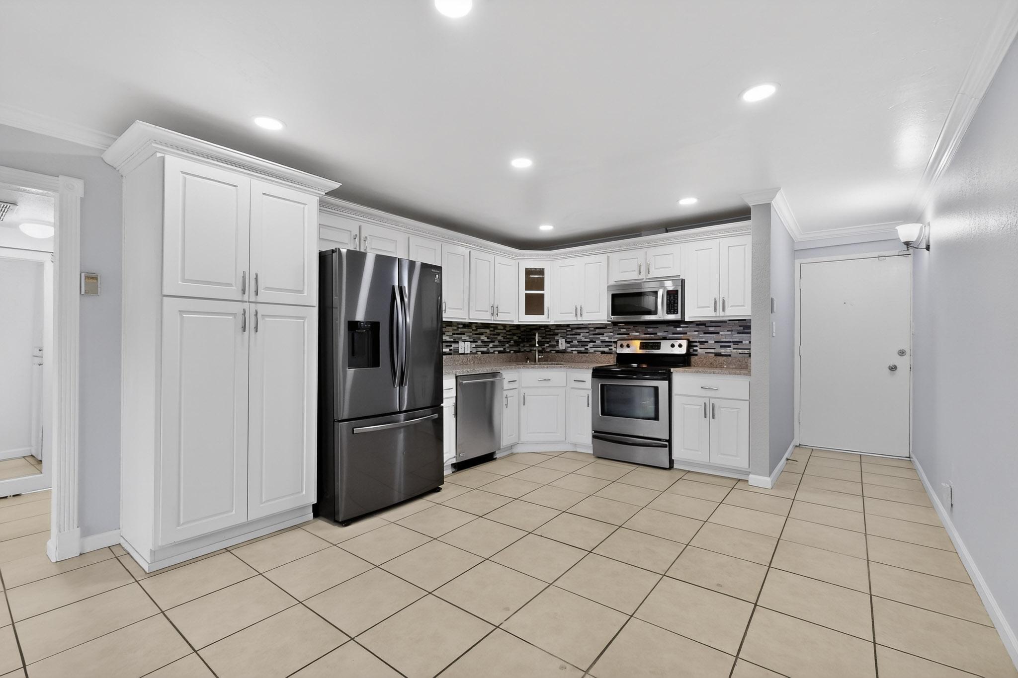 Photo 14 — 1100 Alvarado Drive SE APT 104