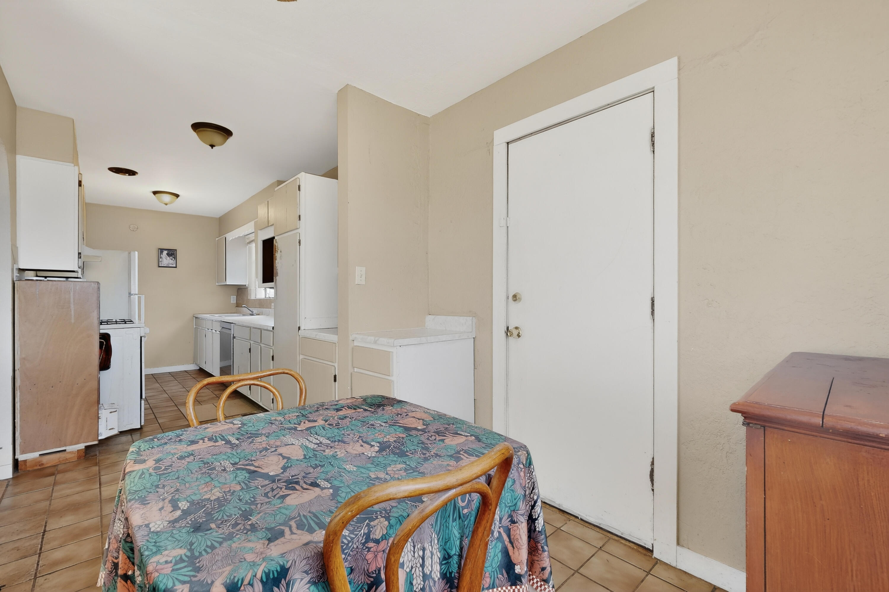 Photo 6 — 620 San Pablo Street NE