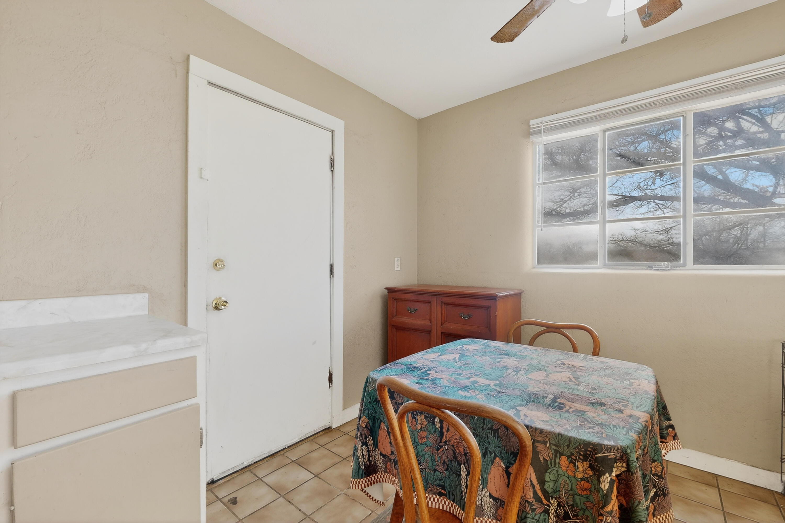 Photo 5 — 620 San Pablo Street NE