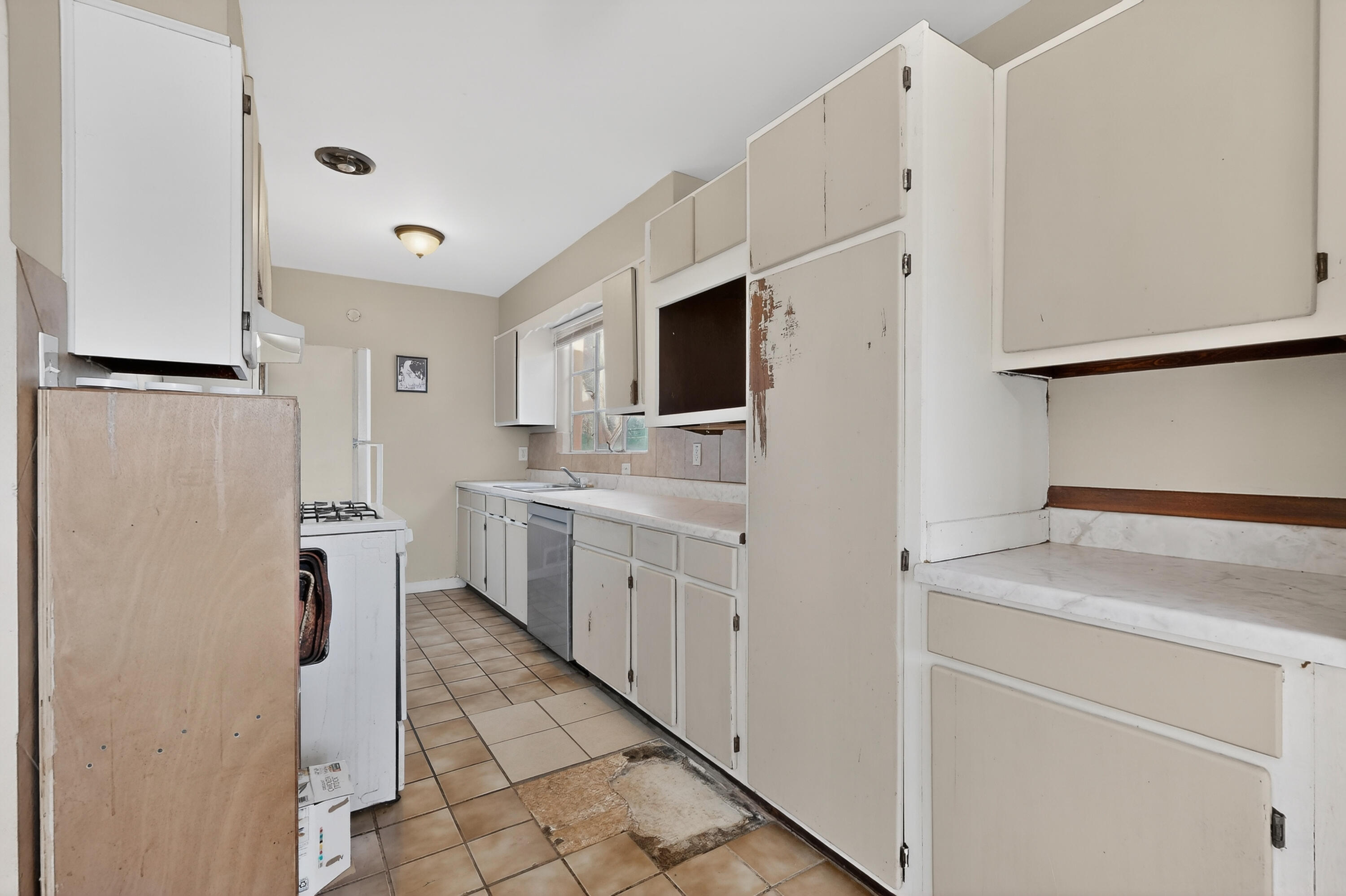 Photo 4 — 620 San Pablo Street NE
