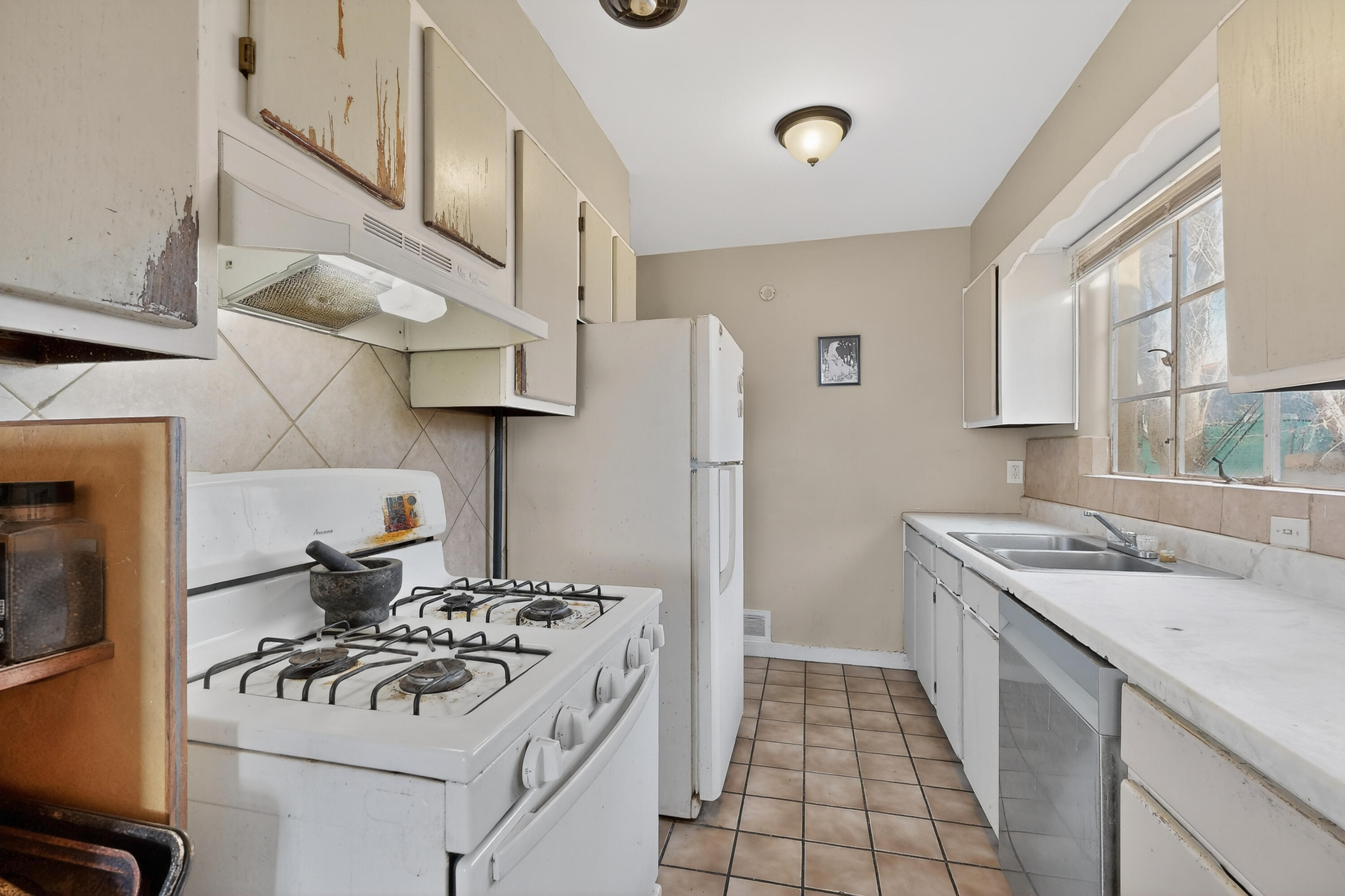 Photo 3 — 620 San Pablo Street NE