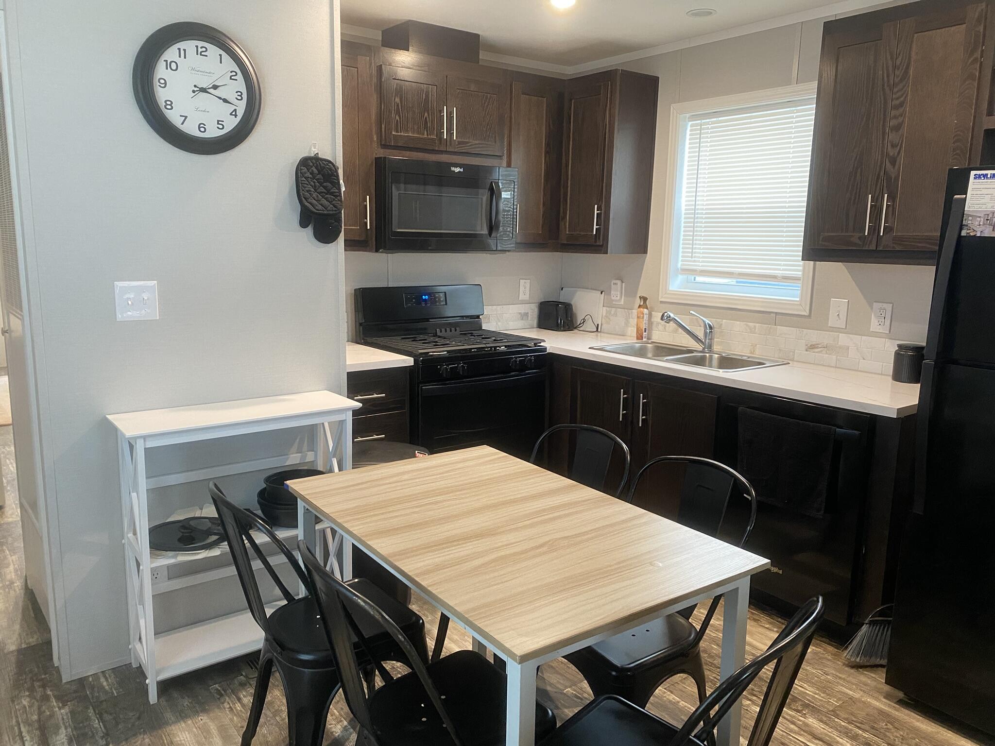 Photo 12 — 600 4th, Site 32 Street