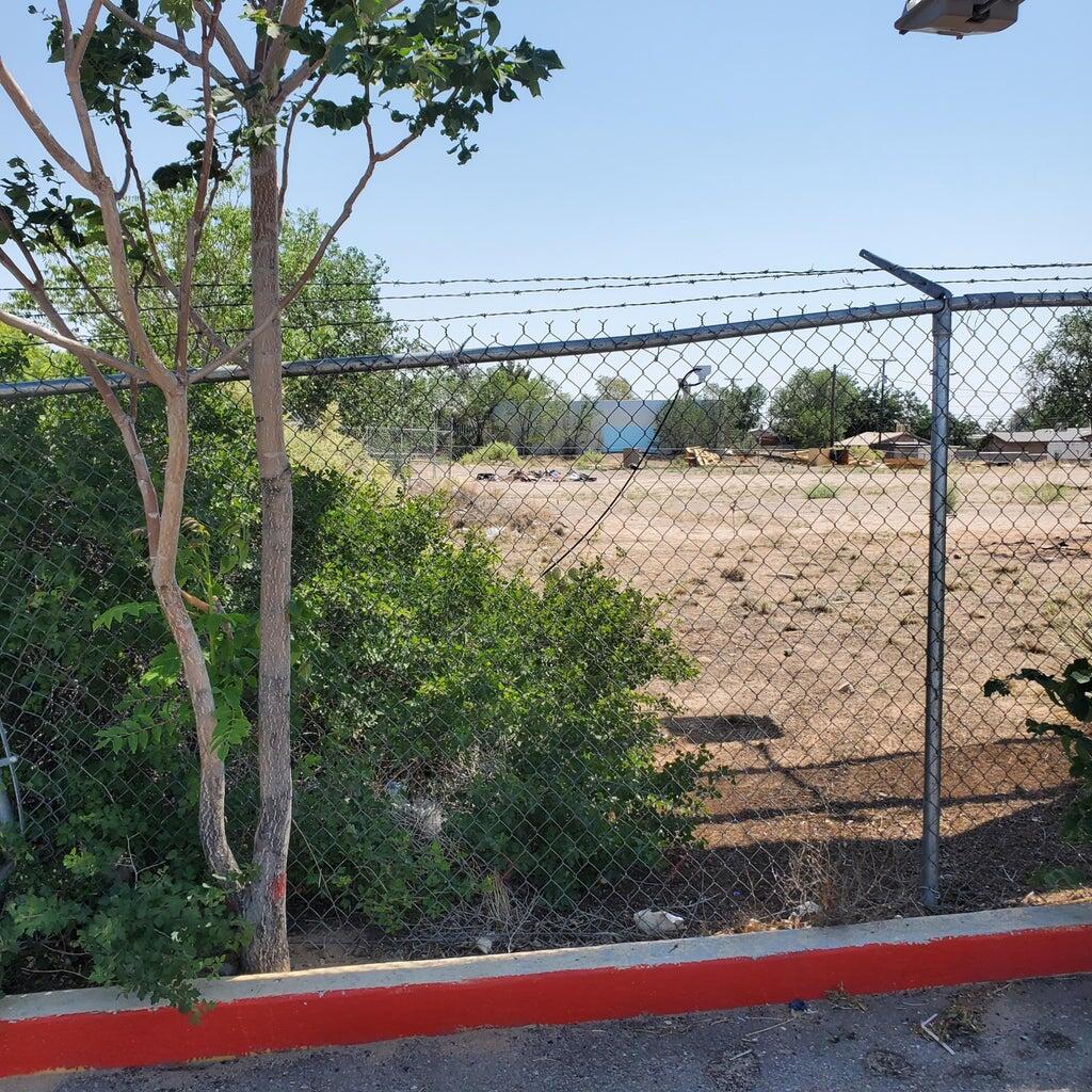 Photo 5 — 1401 Yale Boulevard SE