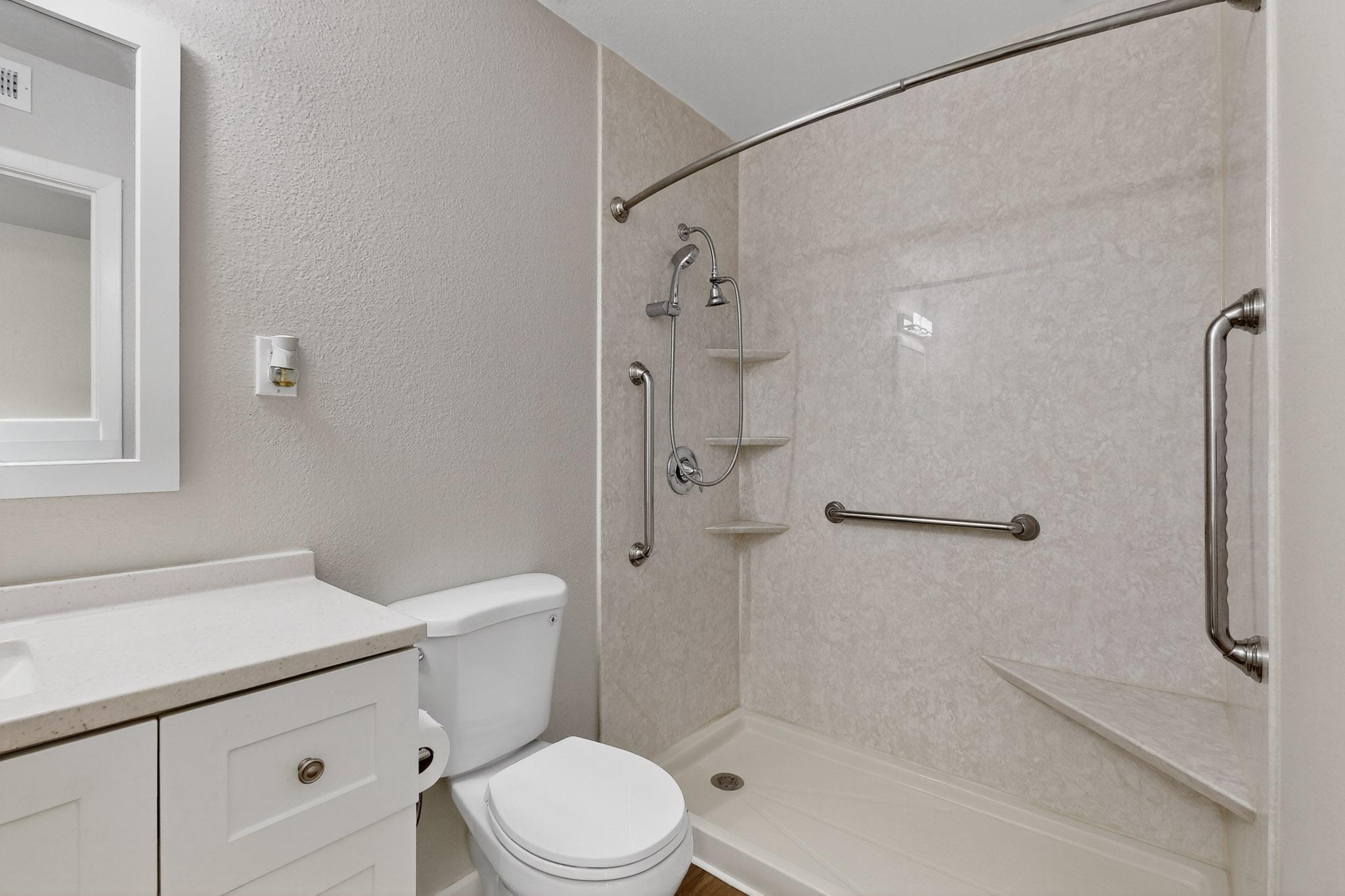 Photo 13 — 5001 Douglas Macarthur Road NE