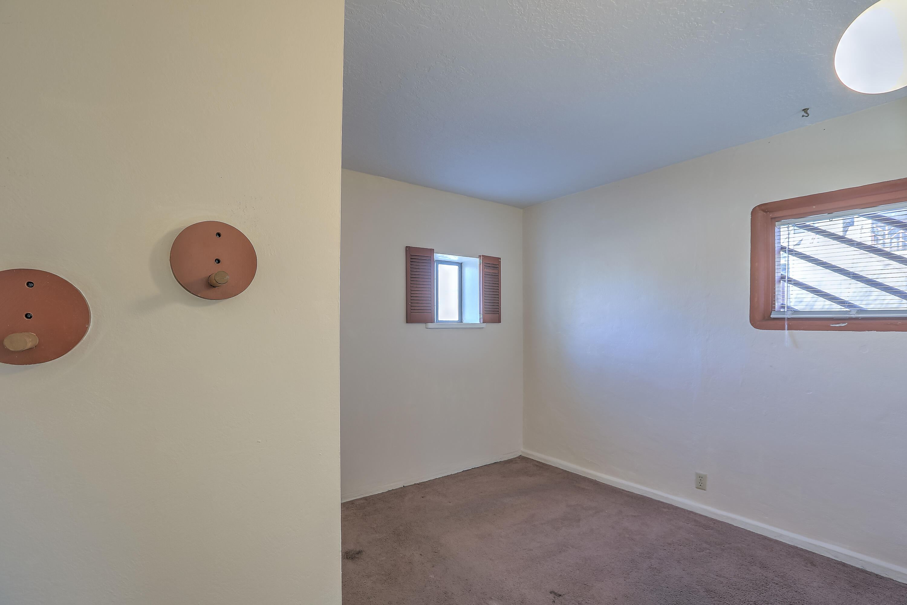 Photo 2 — 807 8th Street NW