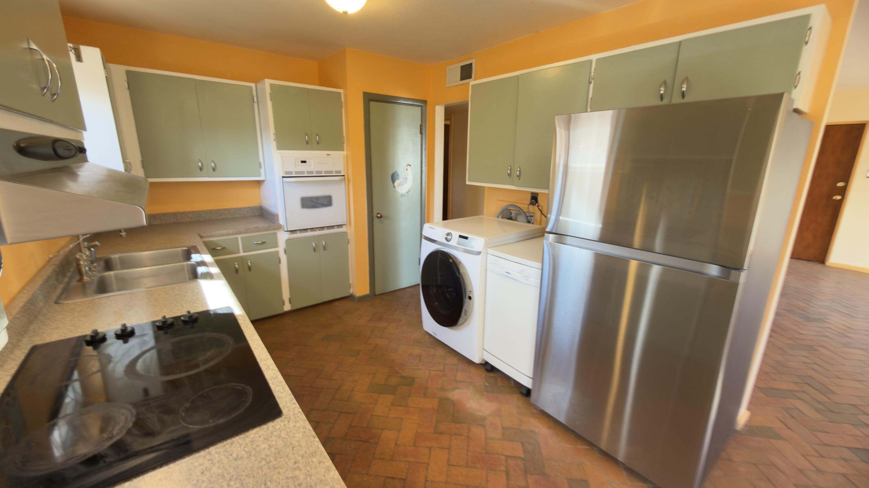 Photo 15 — 708 Caine Street
