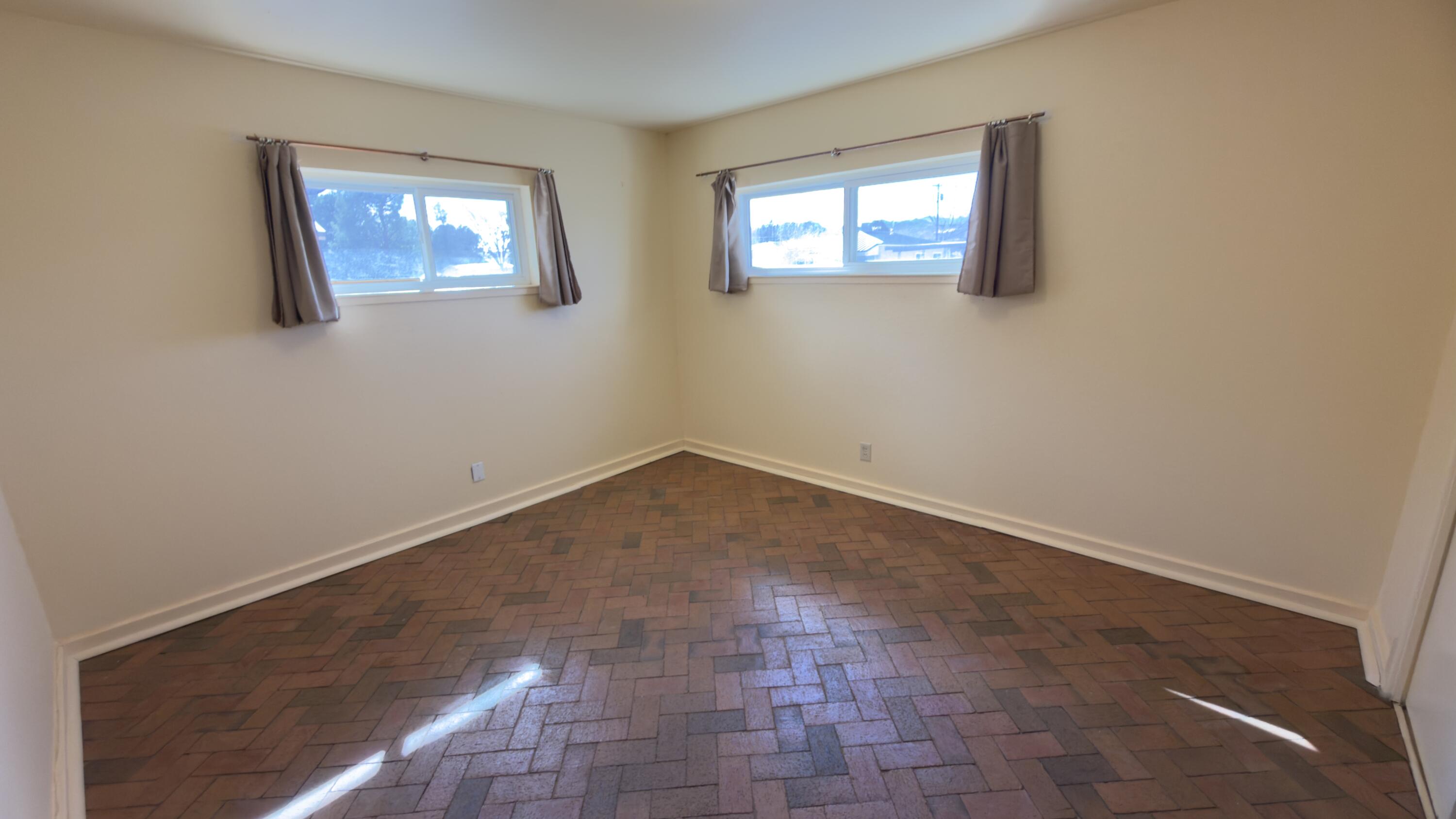 Photo 8 — 708 Caine Street