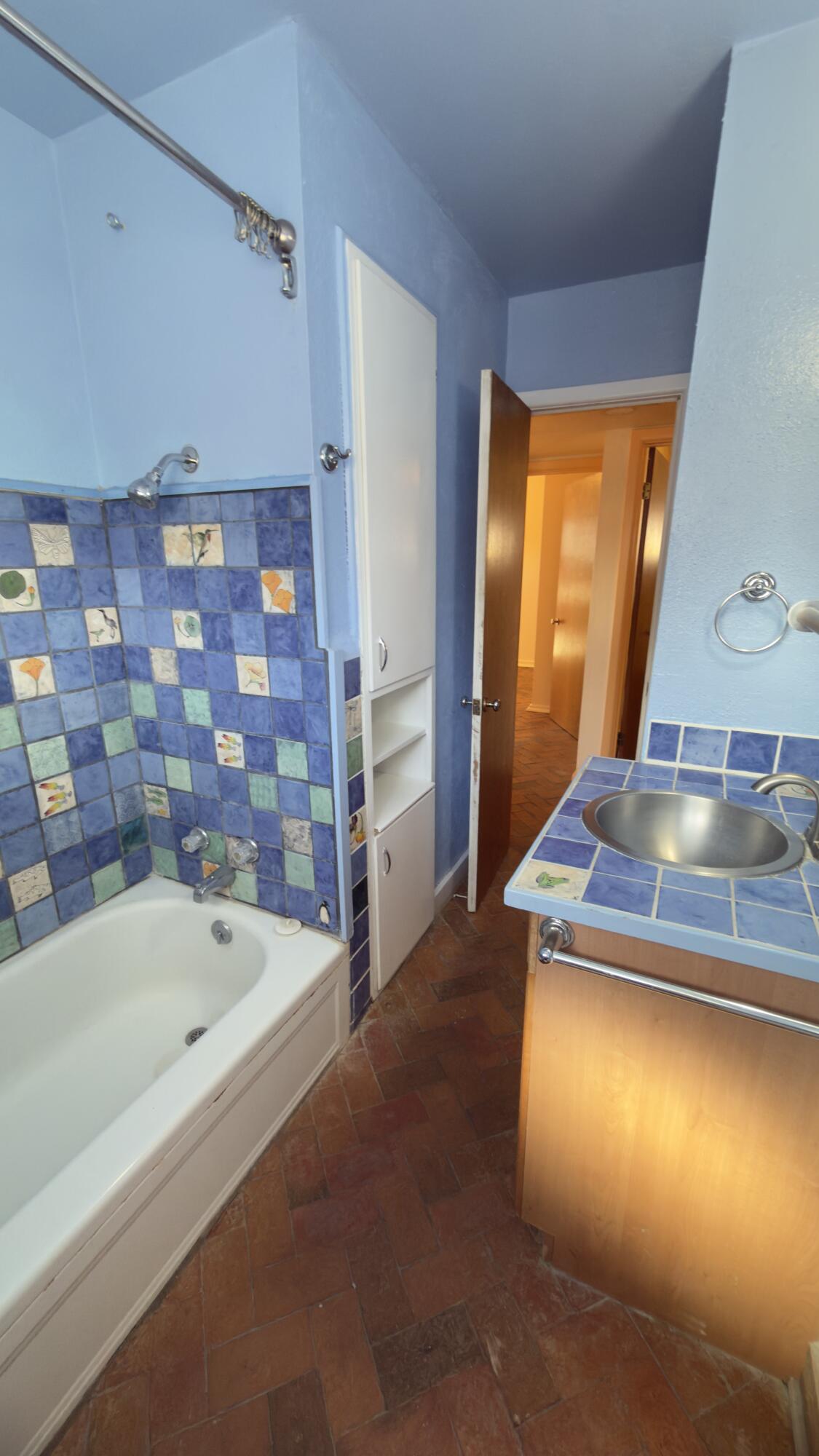 Photo 4 — 708 Caine Street