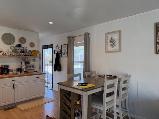 Photo 2 — 589 Horseshoe Trail SE