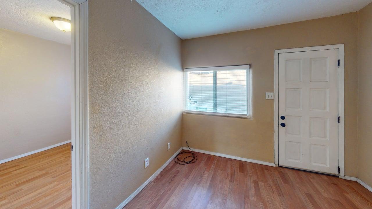 Photo 14 — 907 Coal Avenue SW