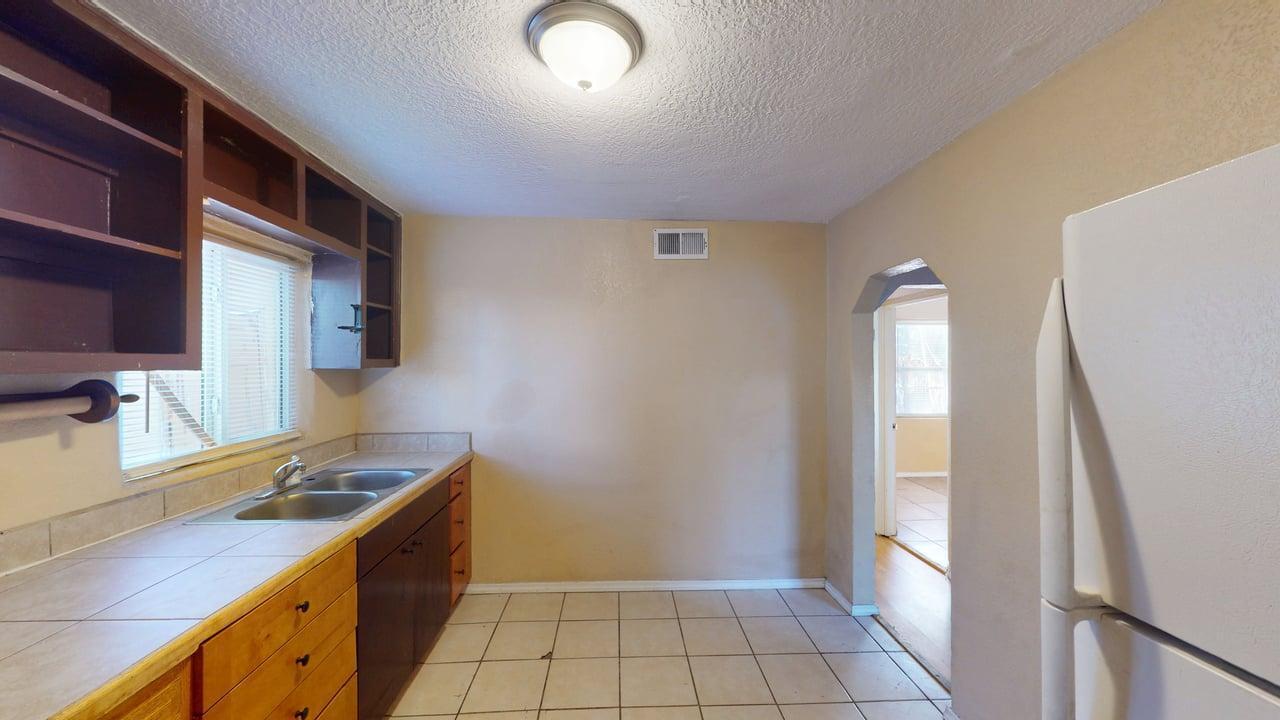 Photo 16 — 907 Coal Avenue SW