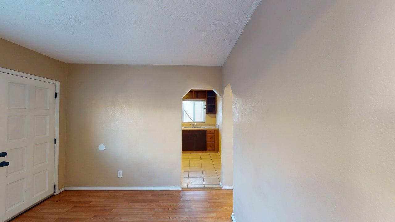 Photo 20 — 907 Coal Avenue SW