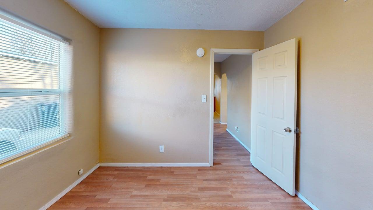 Photo 13 — 907 Coal Avenue SW
