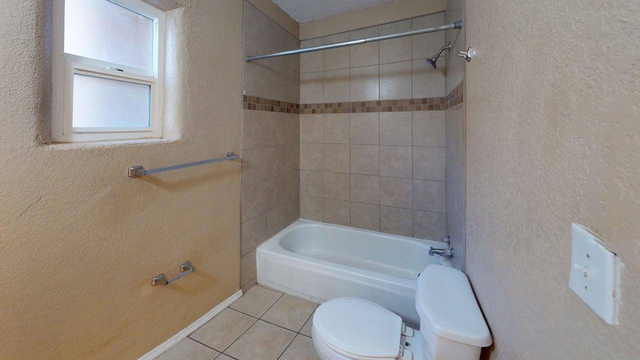 Photo 4 — 907 Coal Avenue SW