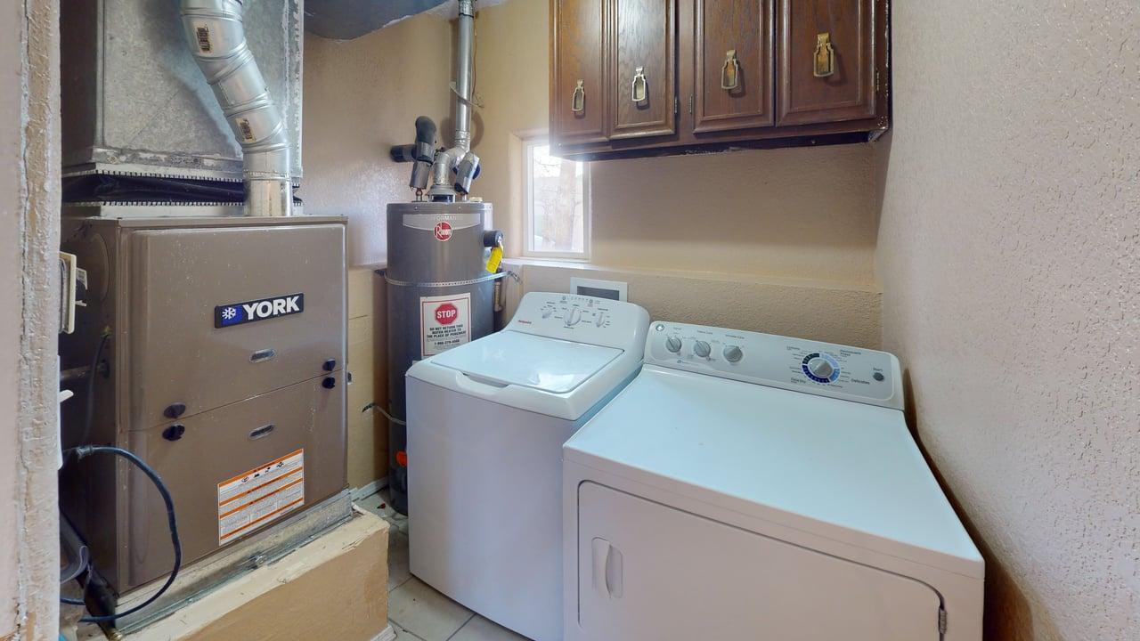 Photo 5 — 907 Coal Avenue SW