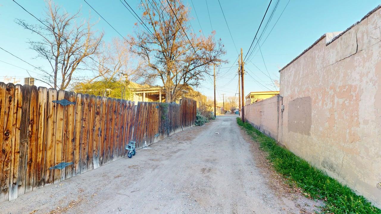 Photo 6 — 907 Coal Avenue SW