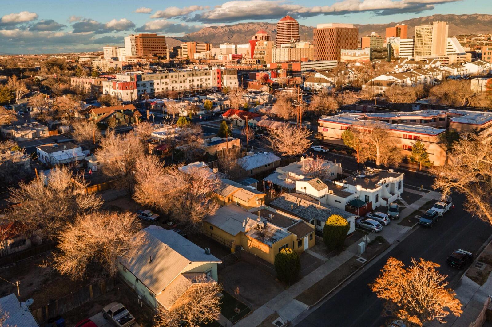 Photo 10 — 907 Coal Avenue SW