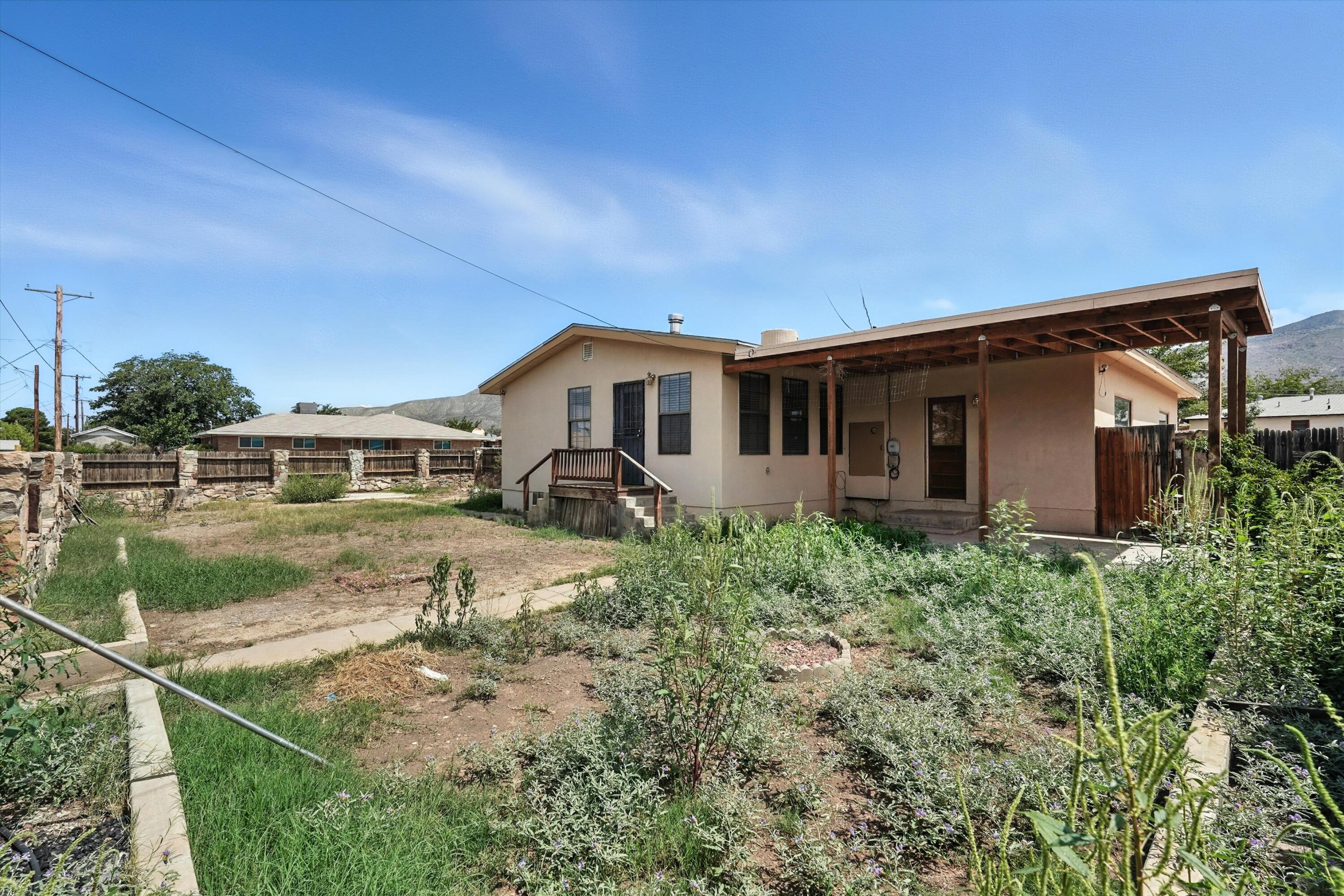 Photo 12 — 909 CEDAR Avenue