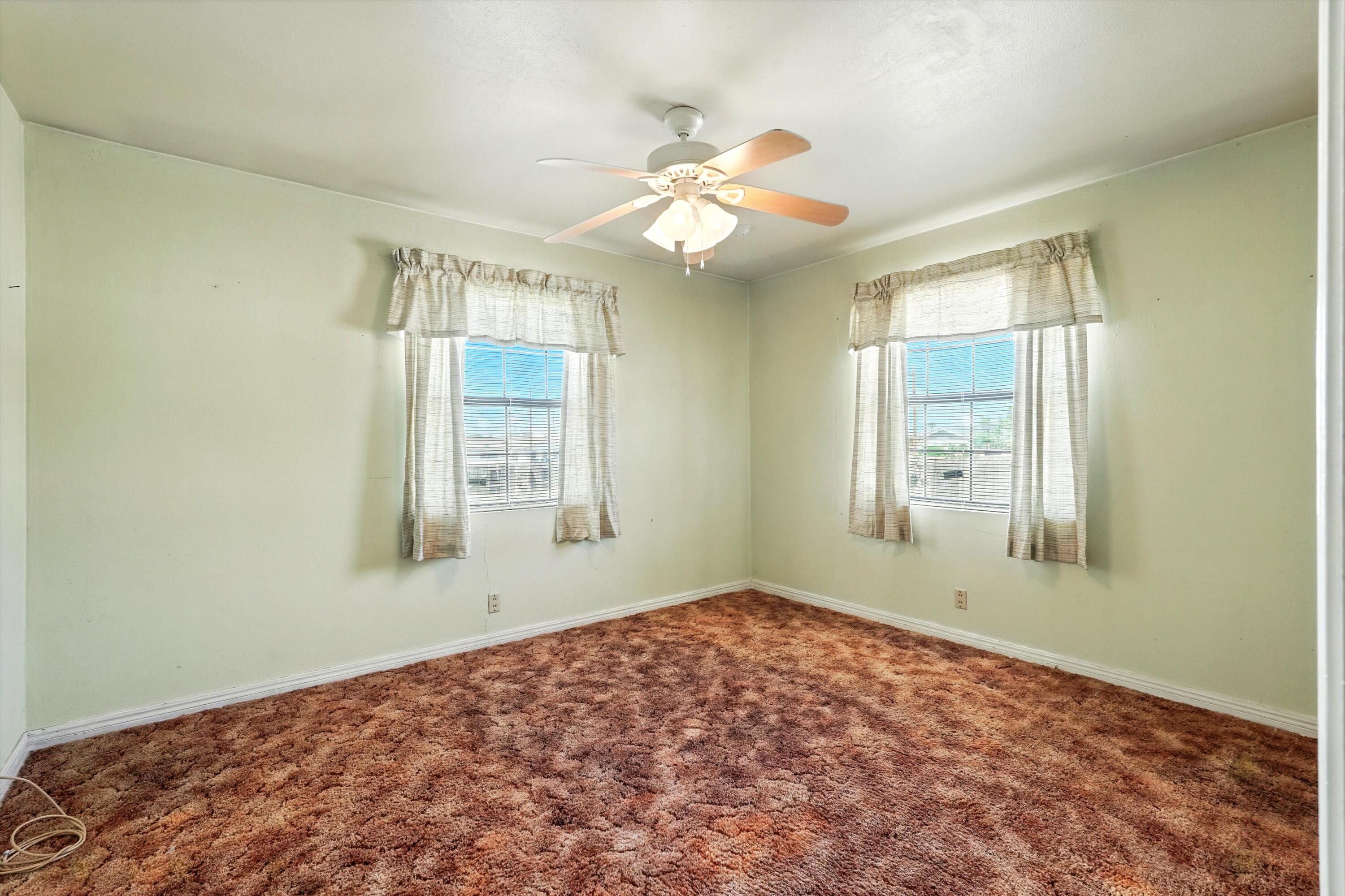 Photo 10 — 909 CEDAR Avenue