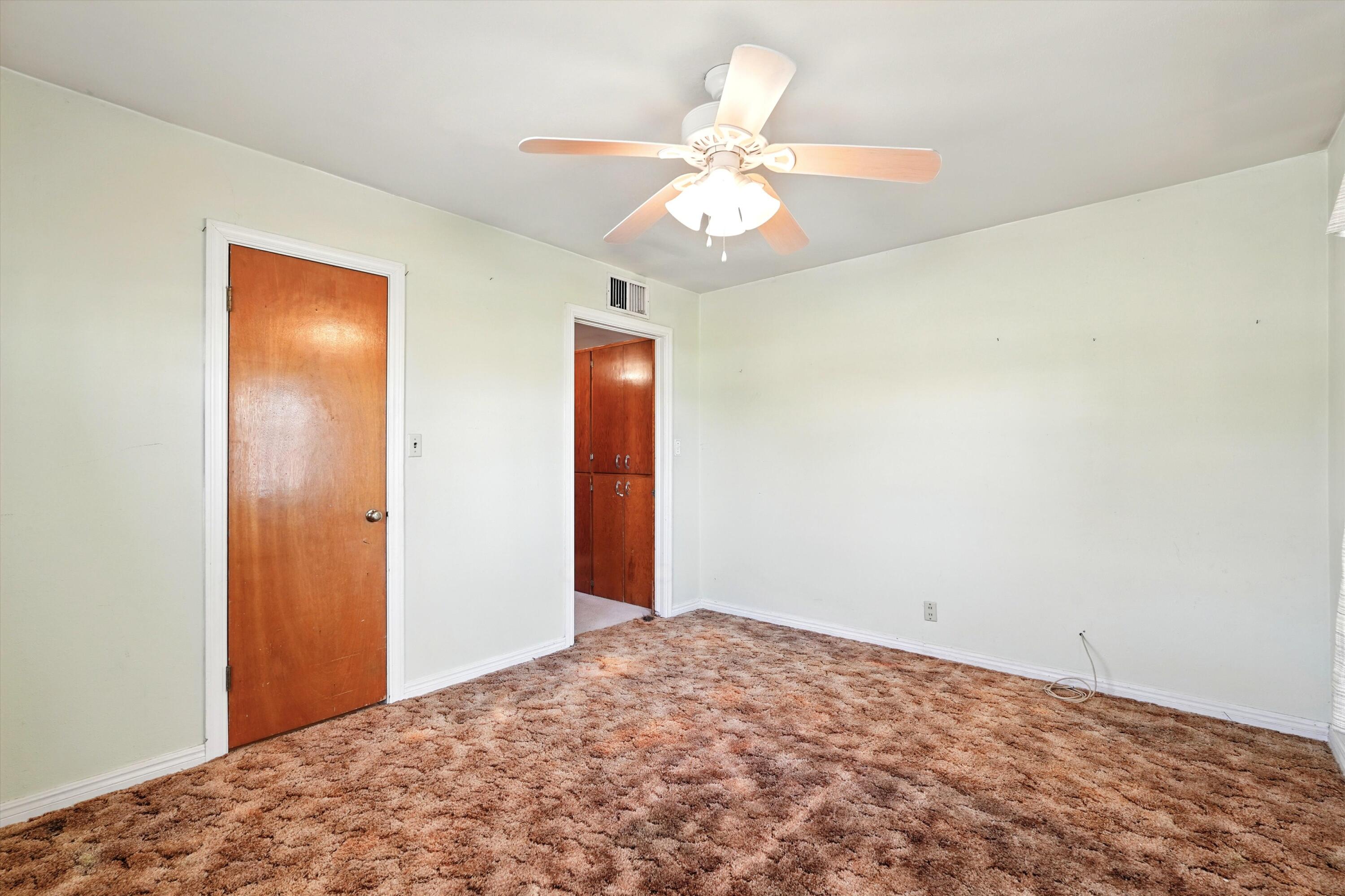 Photo 9 — 909 CEDAR Avenue